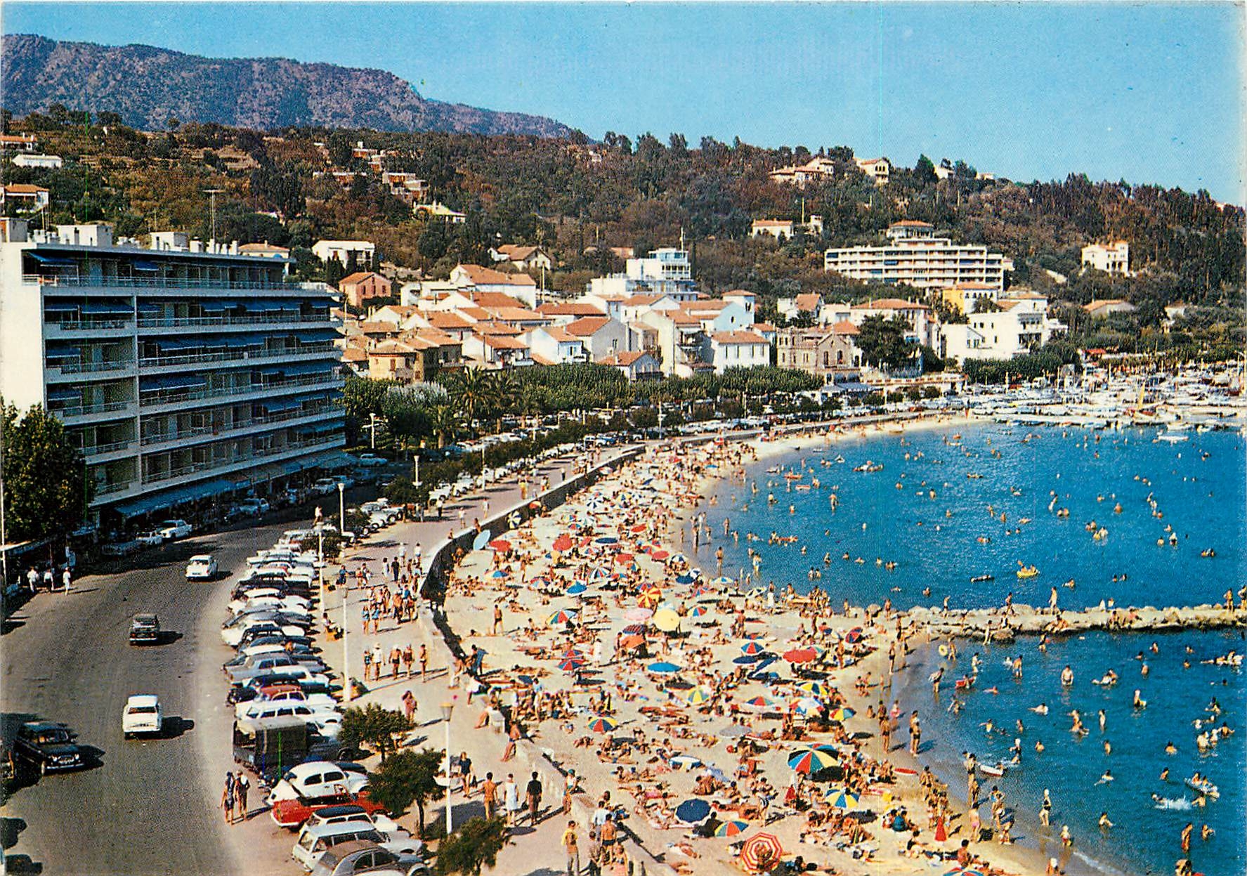 CPSM Le Lavandou Vue generale la Plage