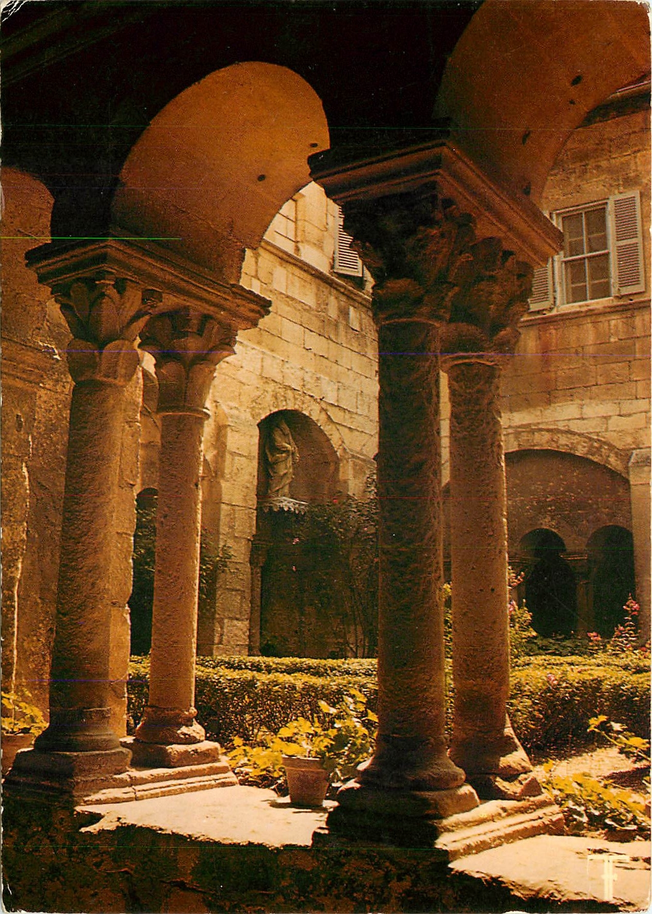 CPSM St Paul de Mausole (pres de St Remy de Provence) le cloitre roman