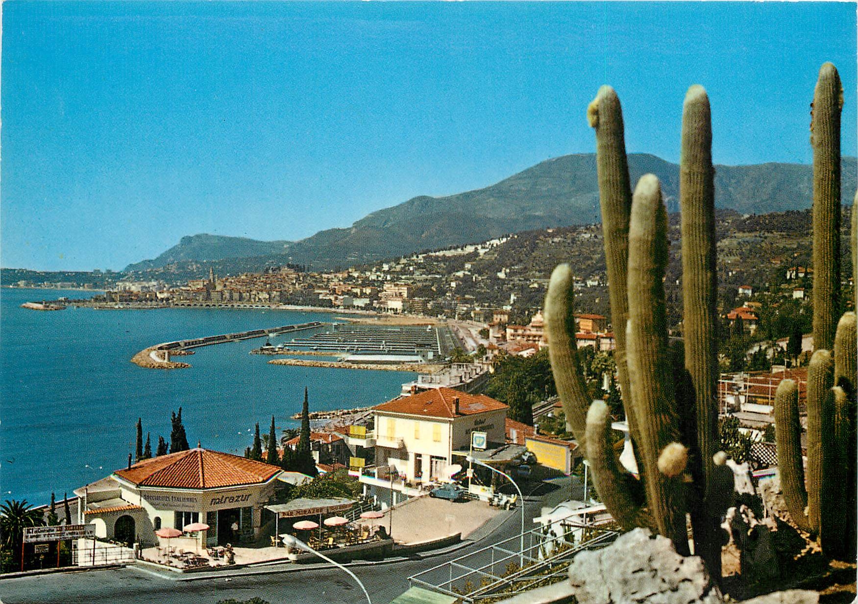 CPSM Menton Vue generale le nouveau Port vue prise de la Frontiere Franco Italienne