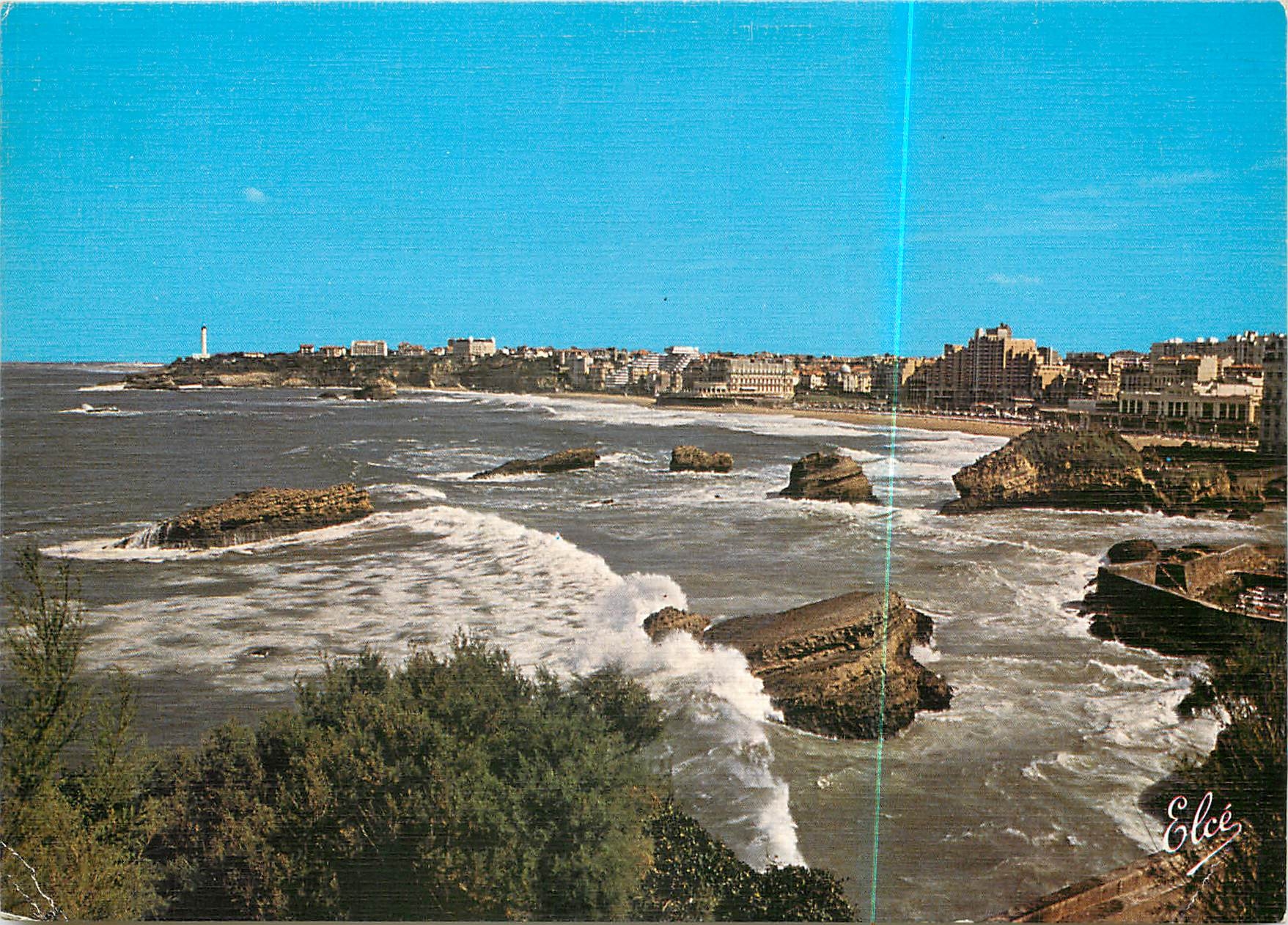 CPSM Biarritz Vue generale sur la grande plage et le Phare