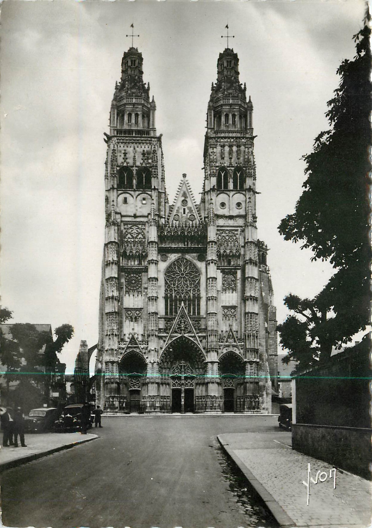 CPSM Tours (Indre et Loire) La Cathedrale (XIIIe XVIe s)