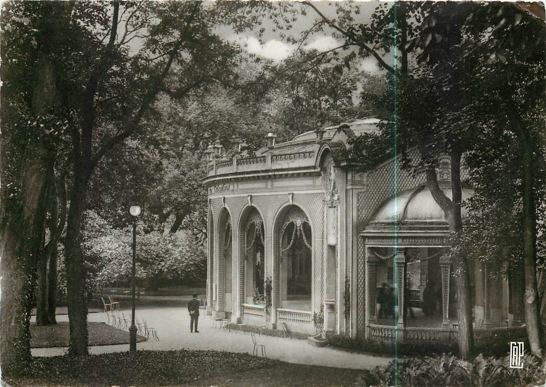 CPSM Vichy Parc et Pavillon des Celestins