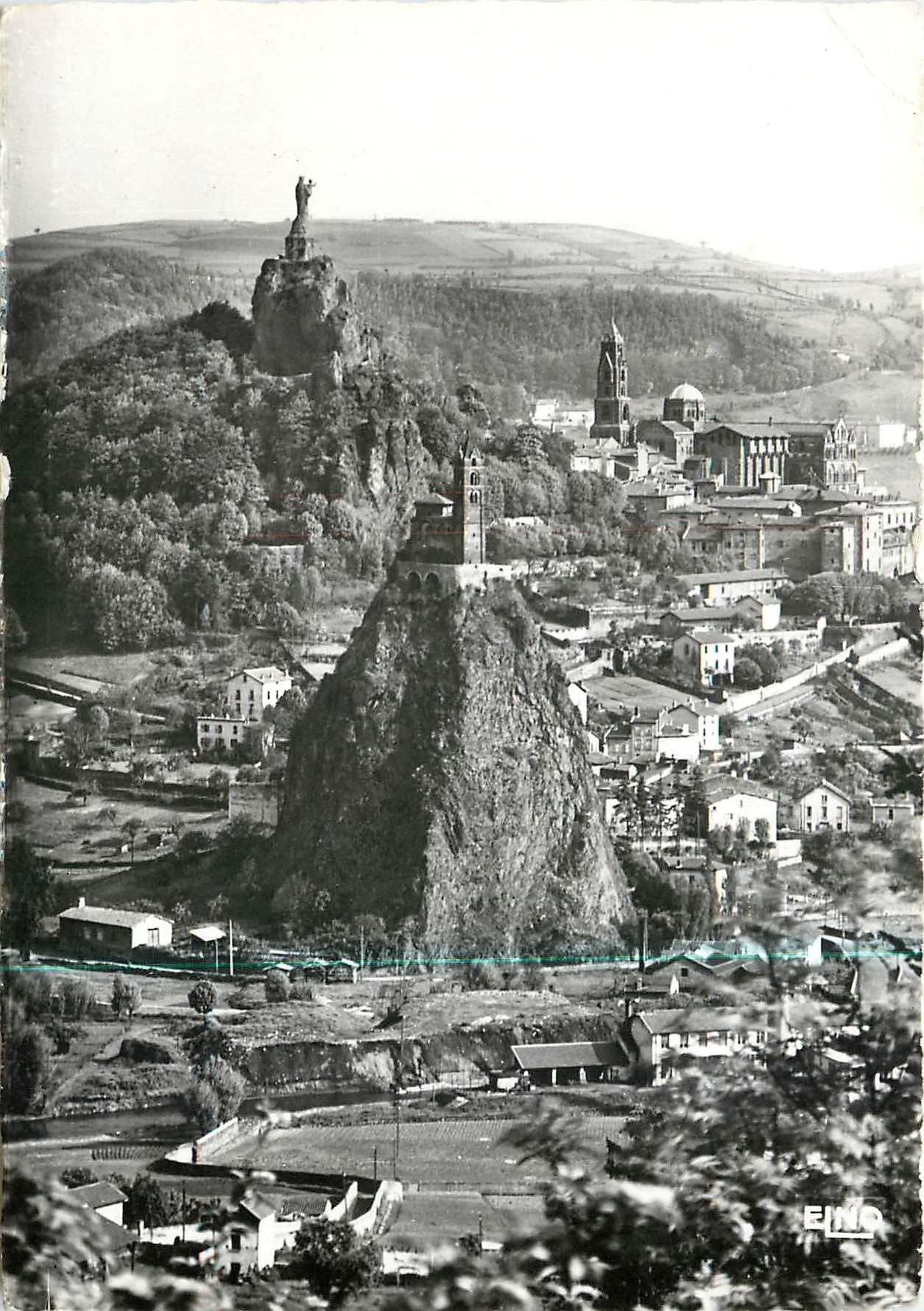 CPSM Le Puy en Velay (H L) alt 630 m un des Crieux aspect de la ville dite la cite Sainte