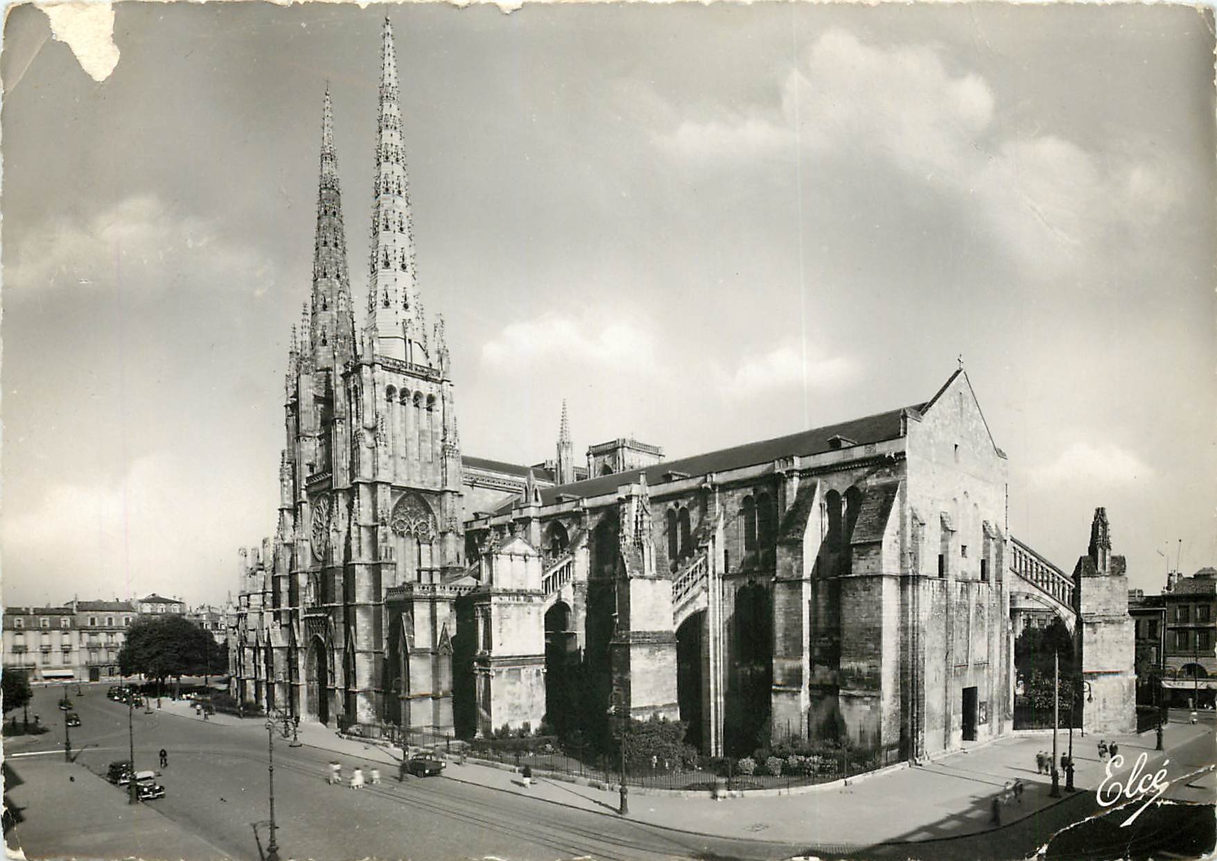 CPSM Bordeaux (Gironde) vue d'ensemble de la Cathedrale