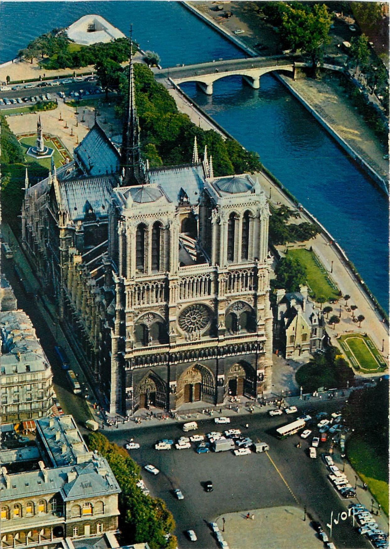 CPSM En survolant Paris No D La Facade et le Parvis