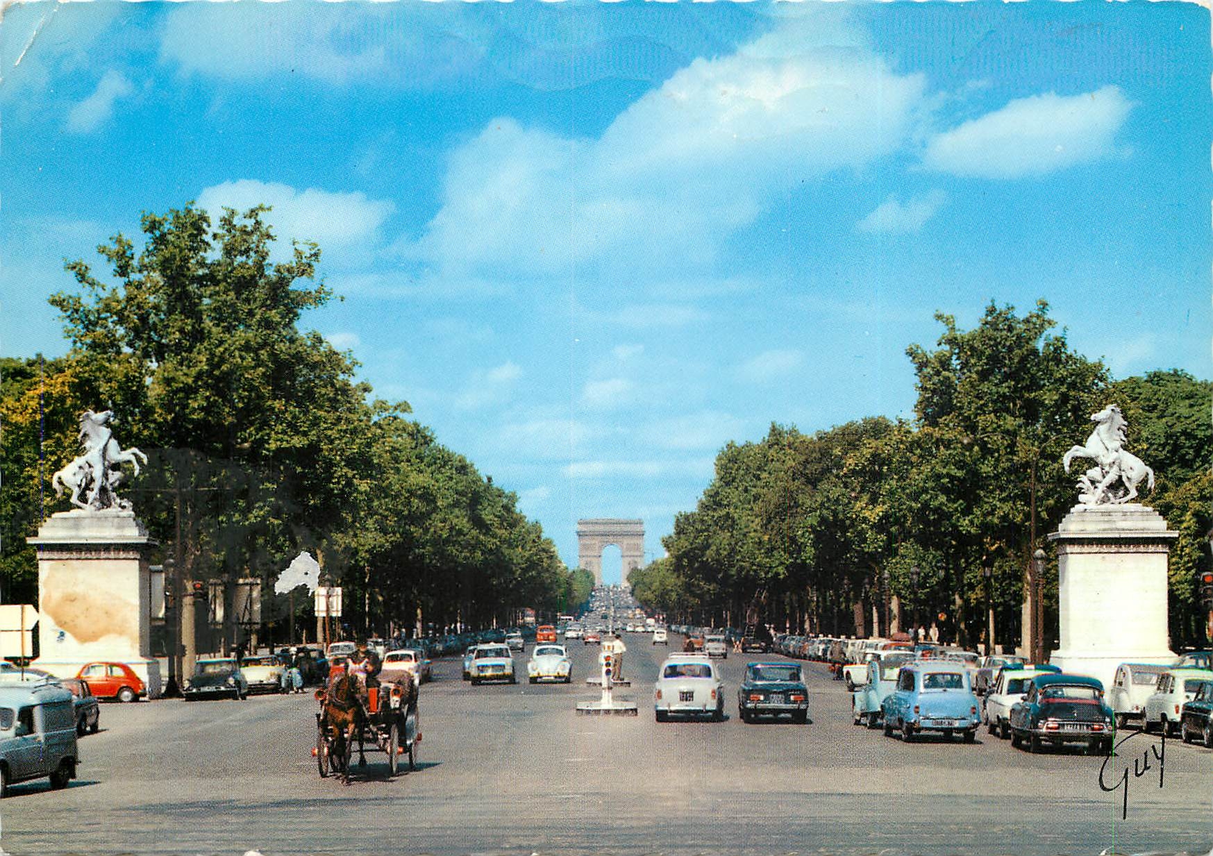 CPSM Paris l'avenue des champs Elysee vers l'arc de Triomphe de l'Etoile