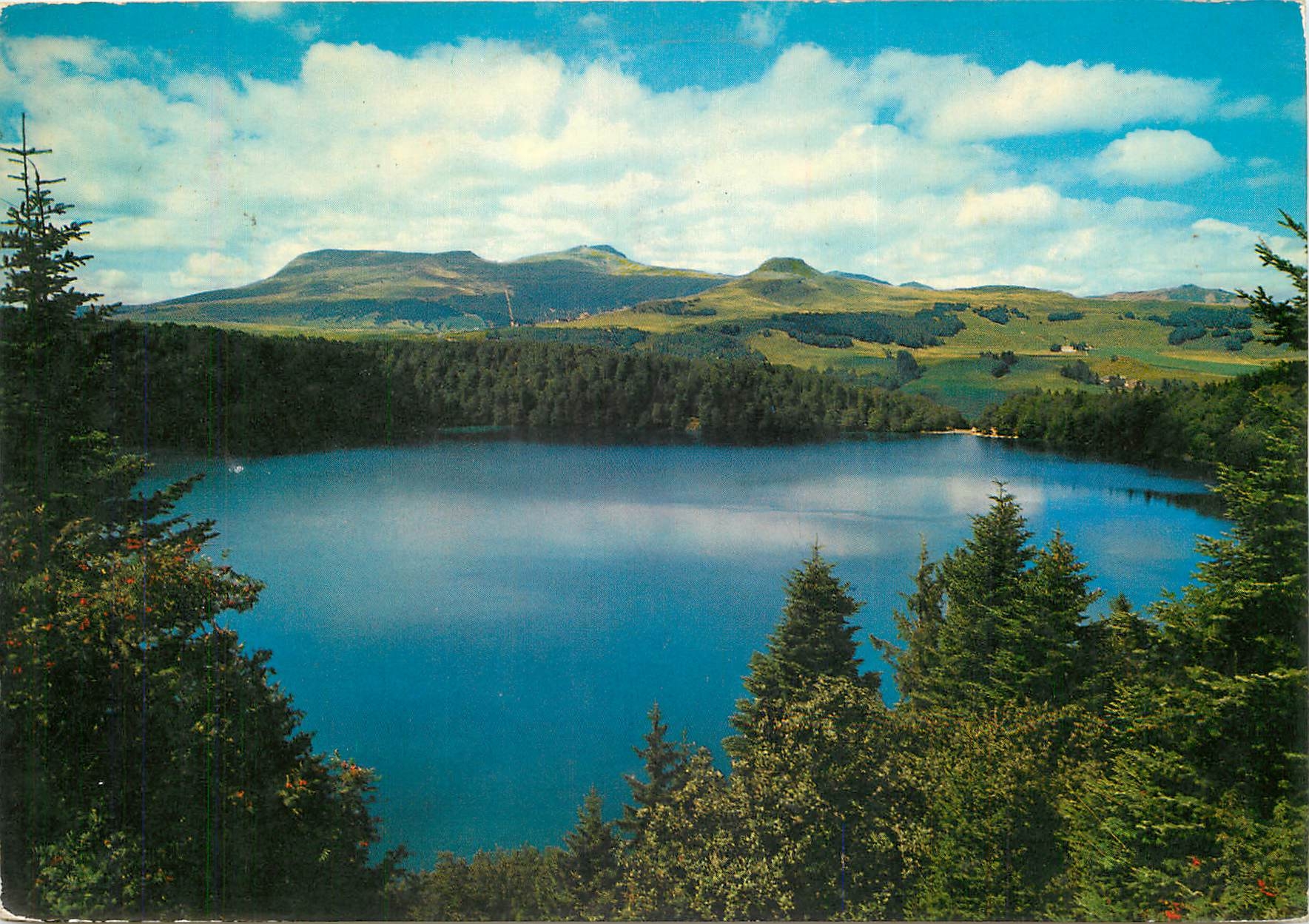 CPSM Le Lac Pavin (alt  1197 m)Prof 92 m superf 44 ha