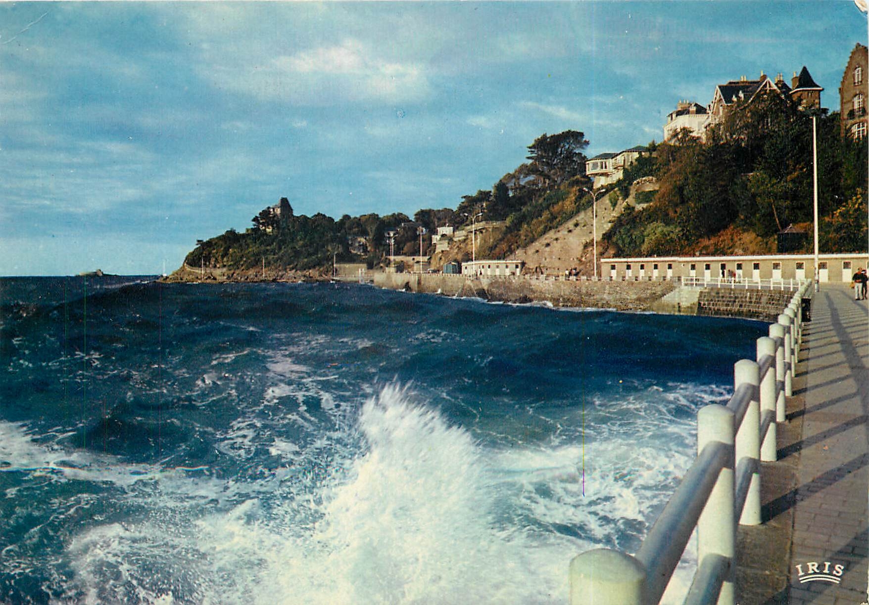 CPSM Dinard Cote d'Emeraude Effet de Vagues sur la promenade des Allies