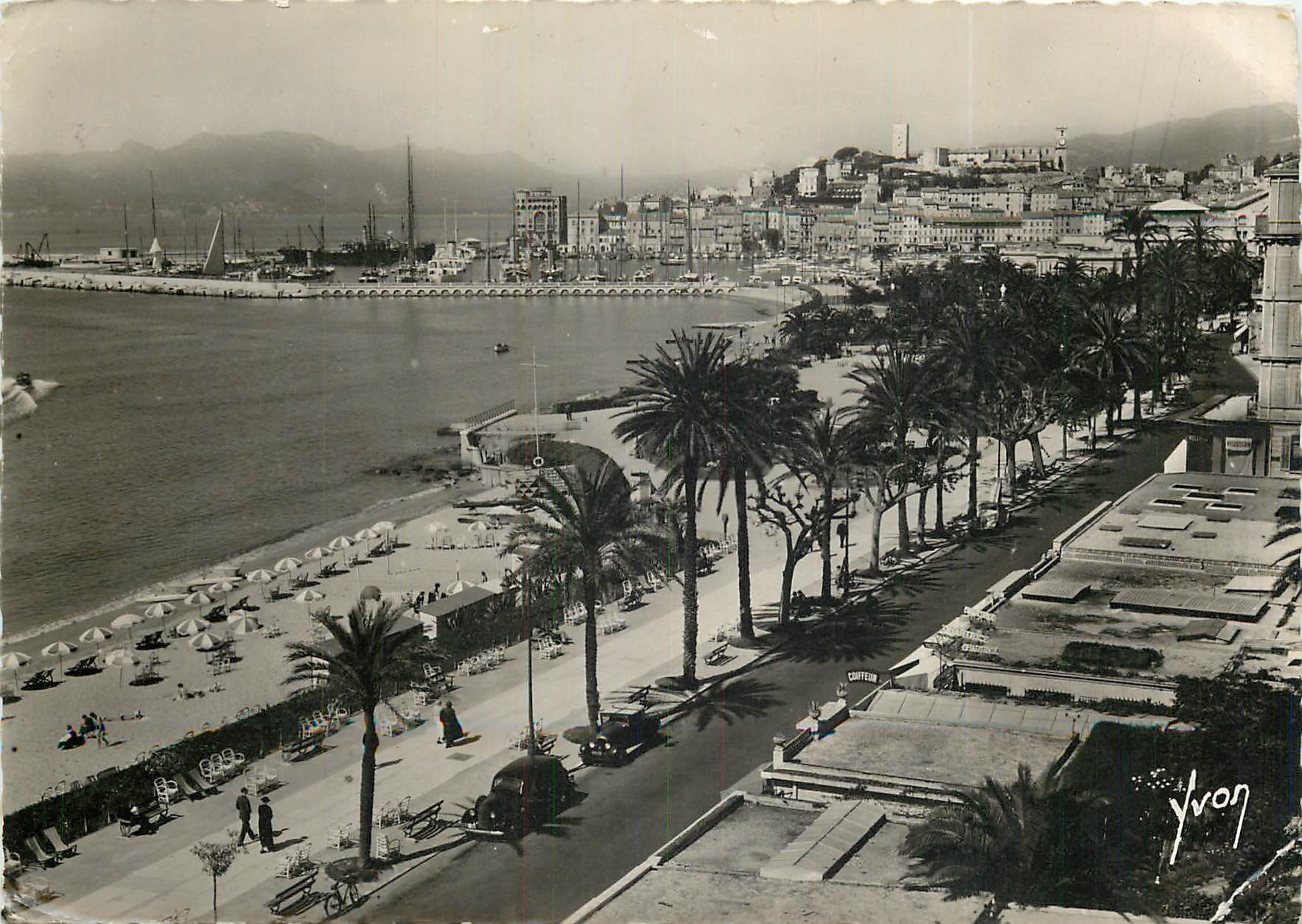 CPSM Cannes (Alpes Mmes) La Croisette le port et le Suquet