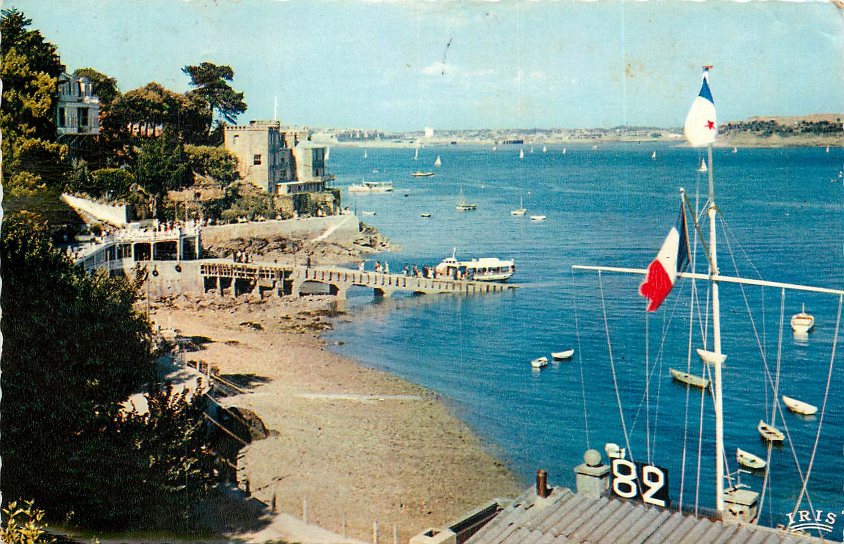 CPSM Cote d'Emaraude Dinard La Promenade du claire du Lune et l'Embarcadere des Vedettes Vertes