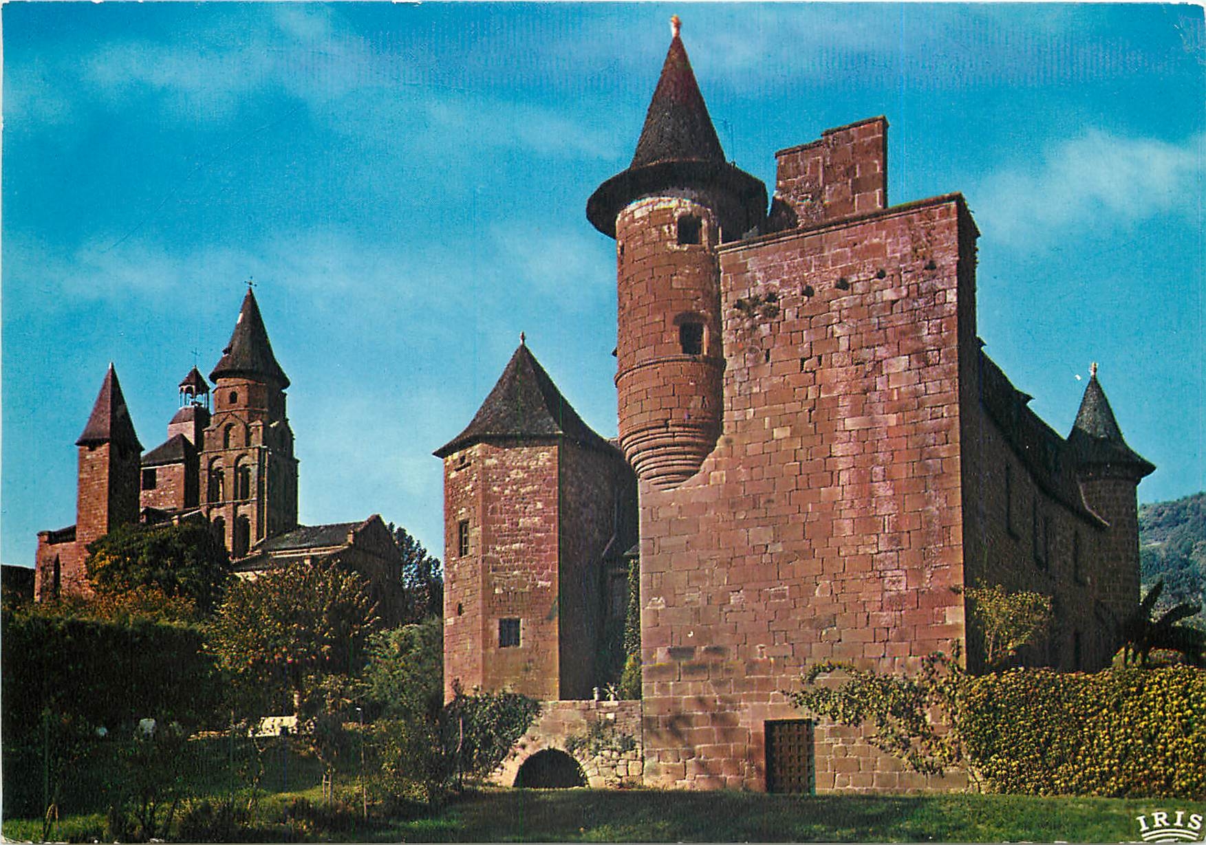 CPSM Correze Pittoresque Collonges la Rouge Tours de l'eglise et chateau de Vassignac