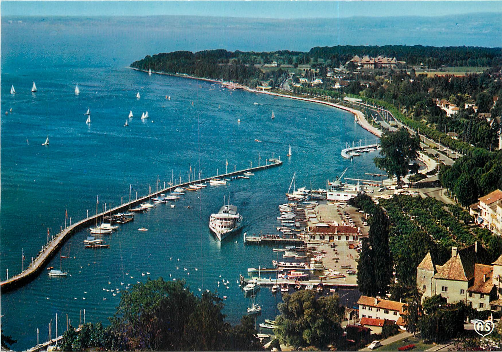 CPSM Thonon les Bains Haute Savoie Sur la rive francaise du Leman Le Port la Pointe et le chateau de