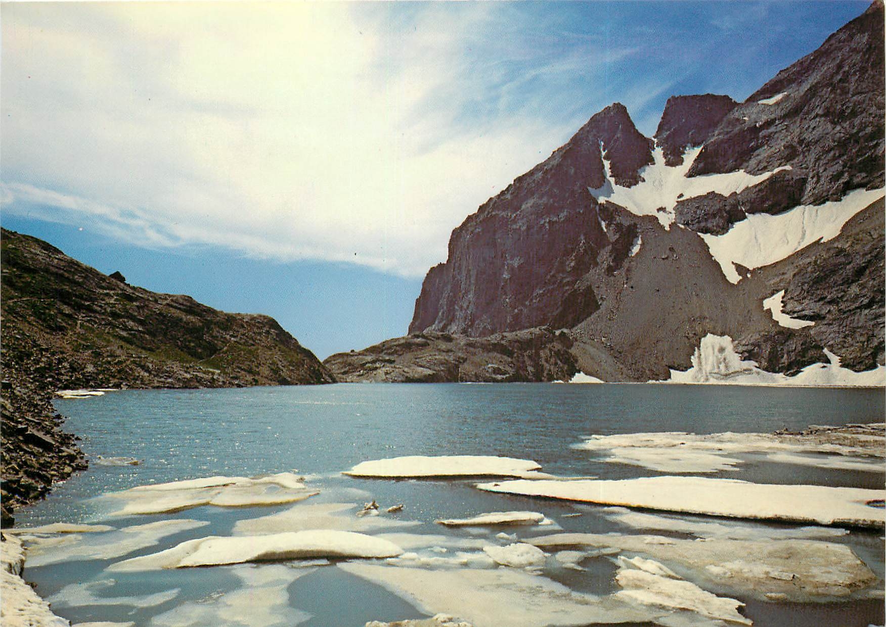CPSM Massif de l'Oisans Htes Alpes et le lac de l'Eychauda (2 51+ m)