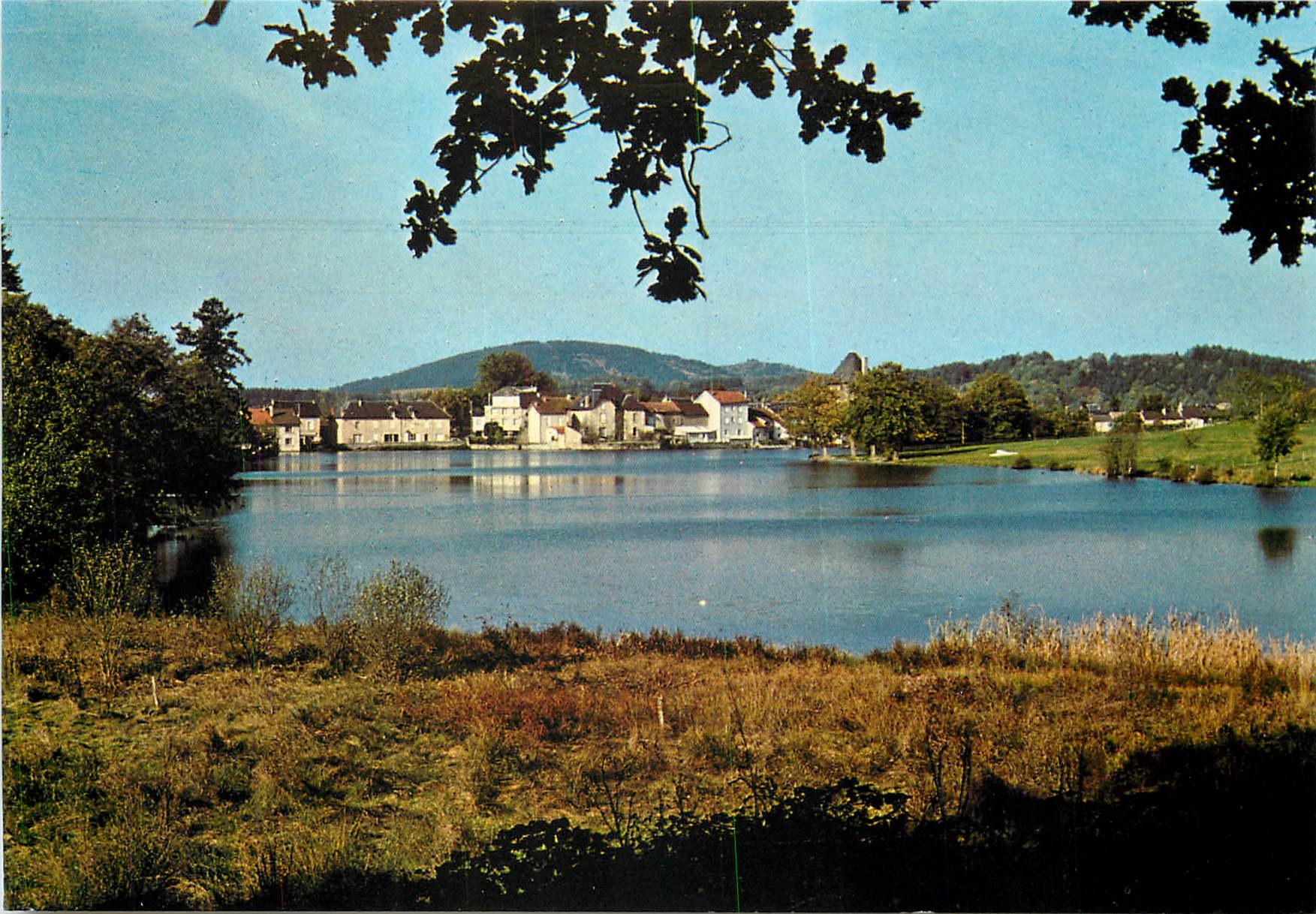 CPSM Peyrat le chateau en Limousin le lac la plage en automne