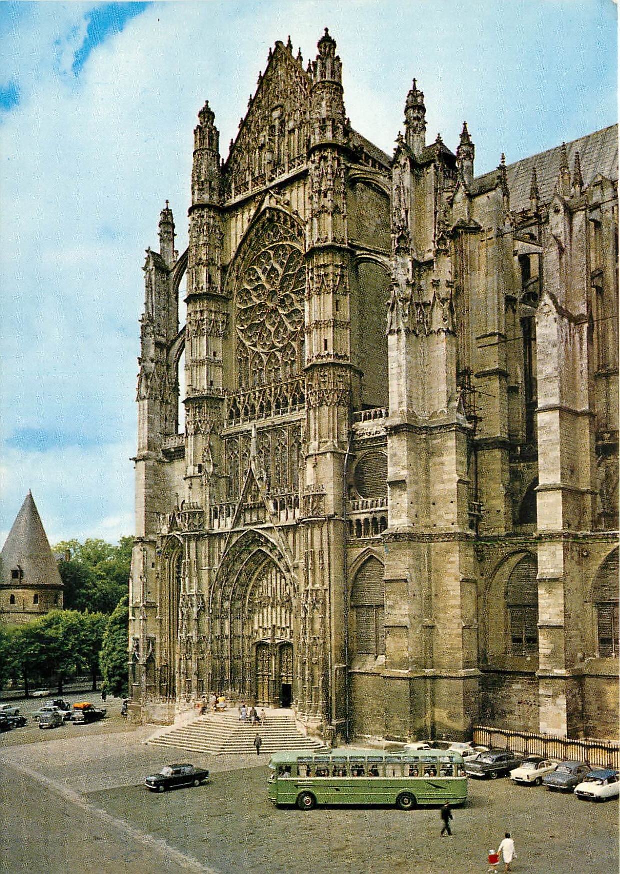 CPSM Beauvais La Cathedrale St Pierre
