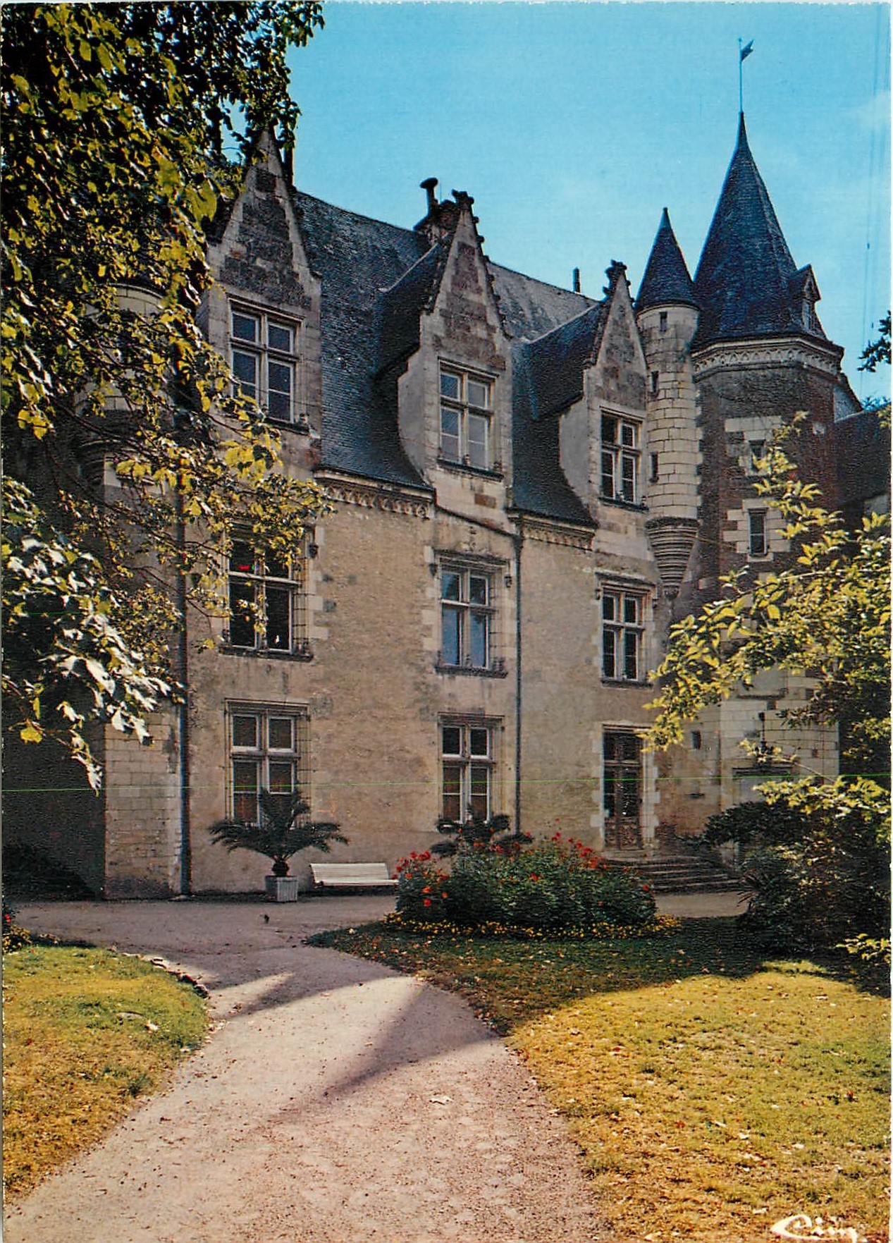 CPSM Montresor (I et L) Cour interieur du chateau (Facade nord)