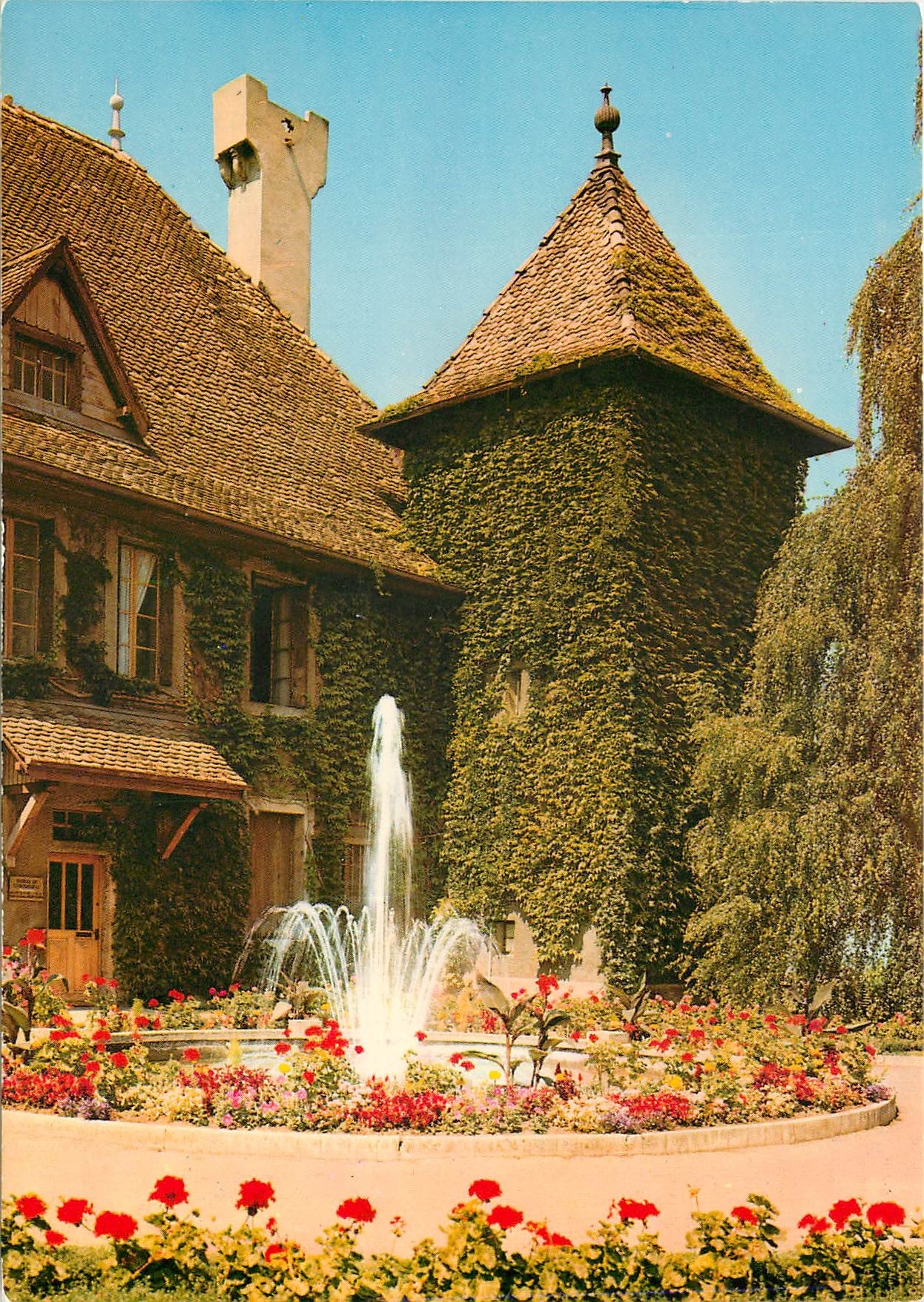 CPSM Thonon les Bains (Haute Sav) Le chateau de Sonnaz et sa piece d'eau