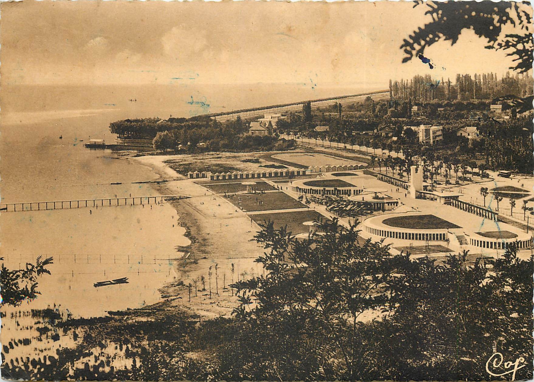 CPSM Aix les Bains Lac du Bourget Vue d'ensemble de la plage