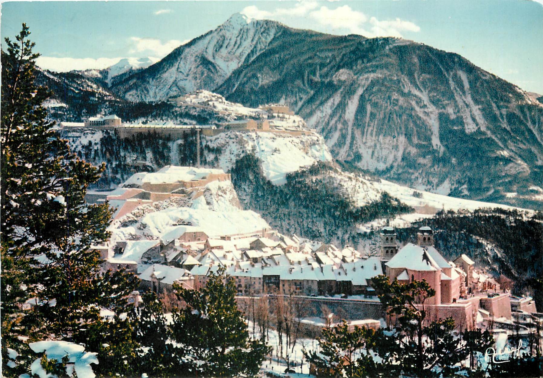 CPSM La Plus haute Ville d'Europe Briancon (H A) alt 1325 m la citadelle fortifiee par Vauban et les