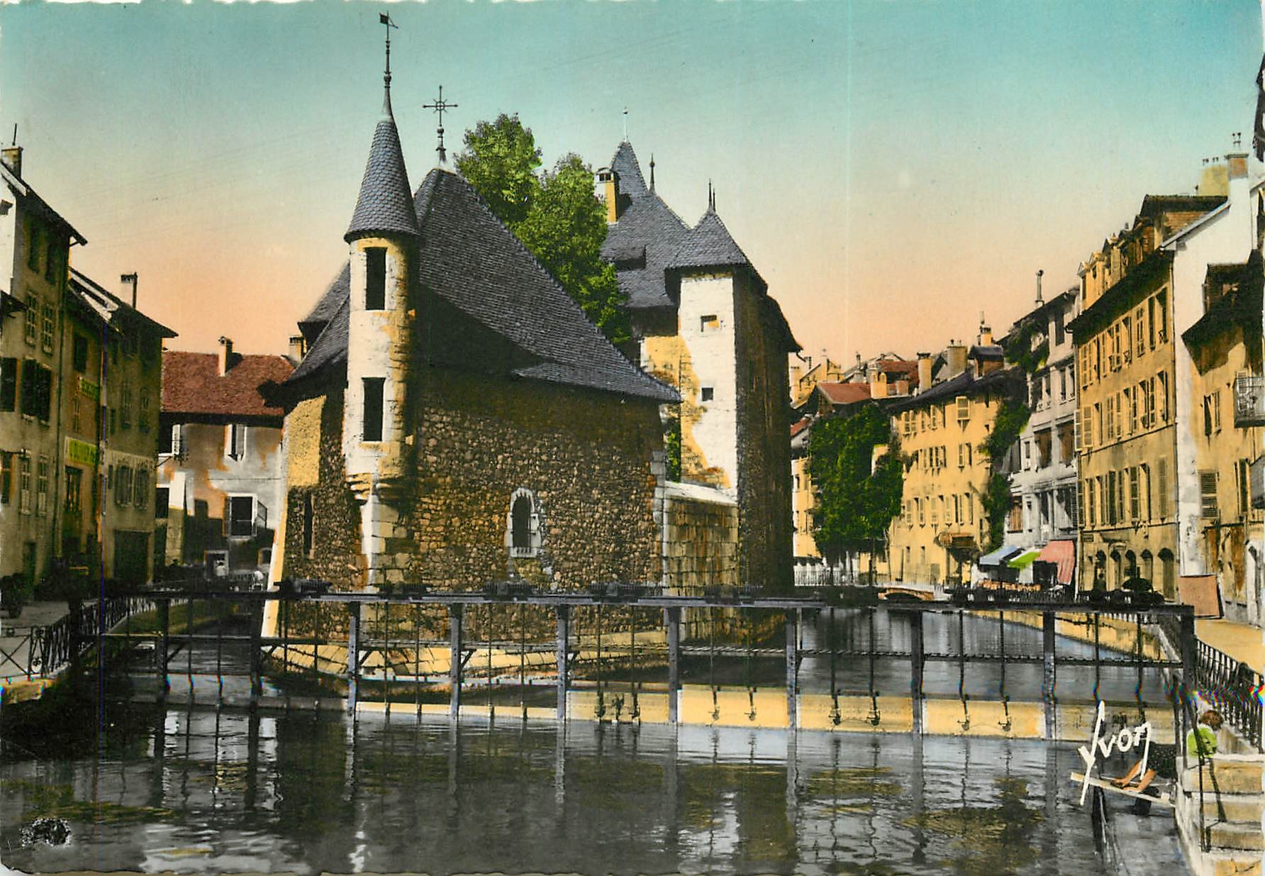 CPSM Annecy (Hte Sav) Le Palais de l'Isle et le canal de Thiou
