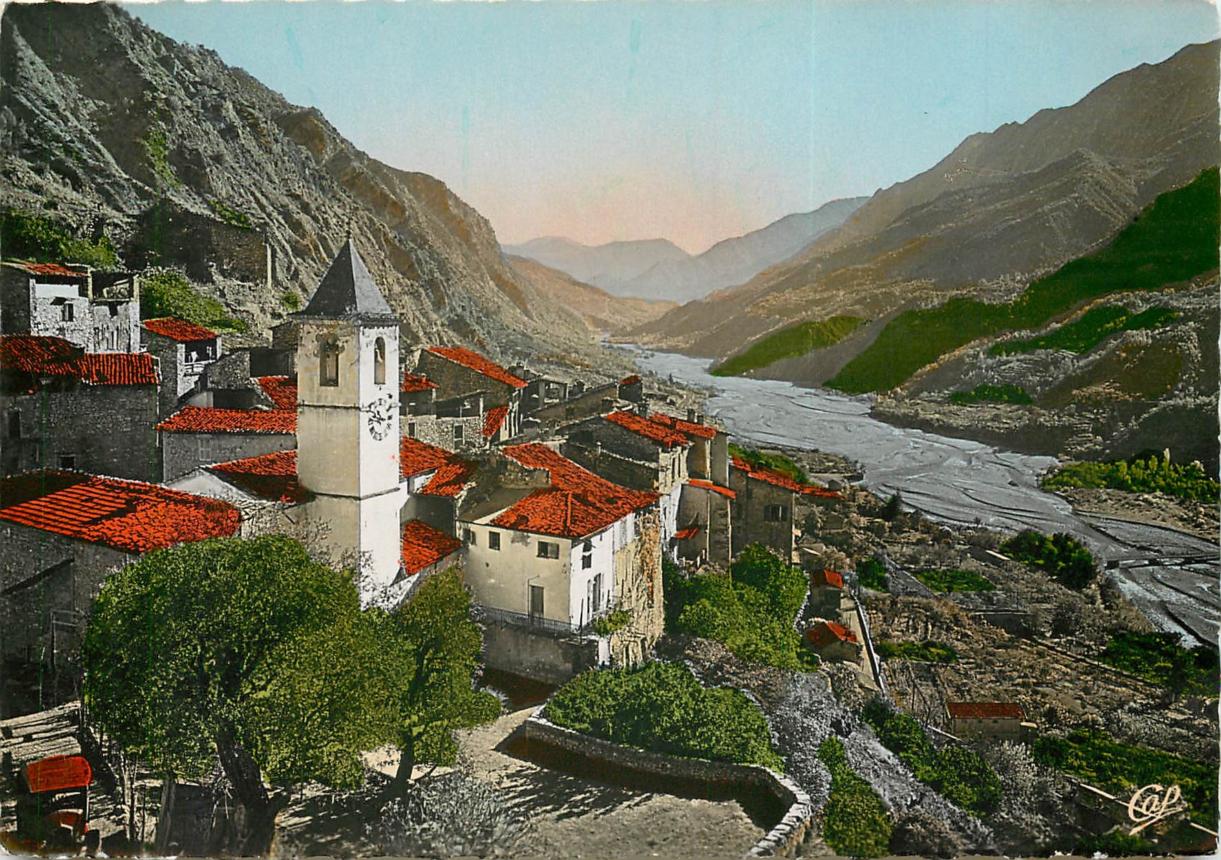 CPSM Haute Vallee du Var Touet sur Var Le Vieux Village et la Vallee du Var