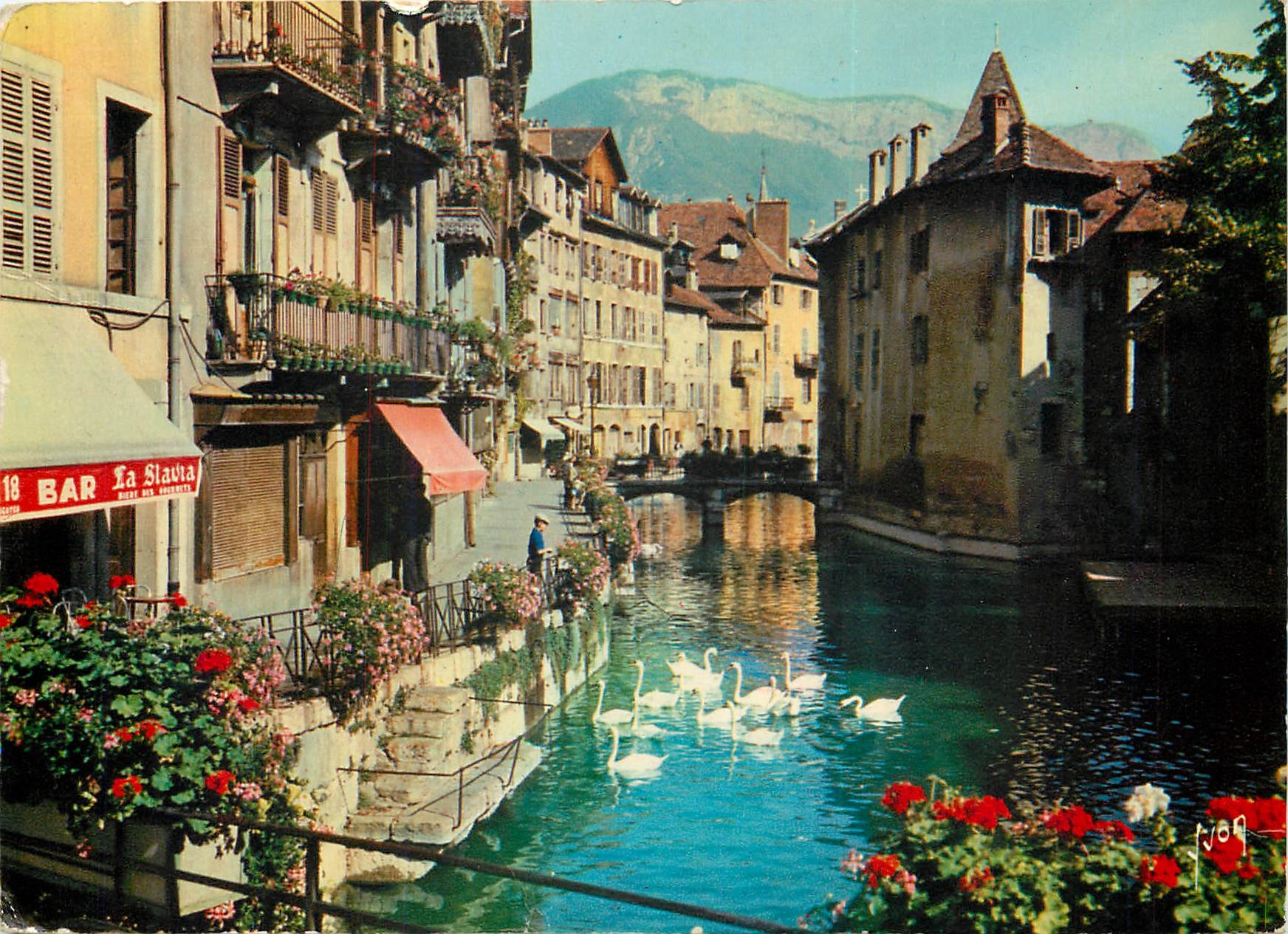 CPSM Le Vieil Annecy (Haute Sav) au milieu du Thiou le Palais de l'Isle