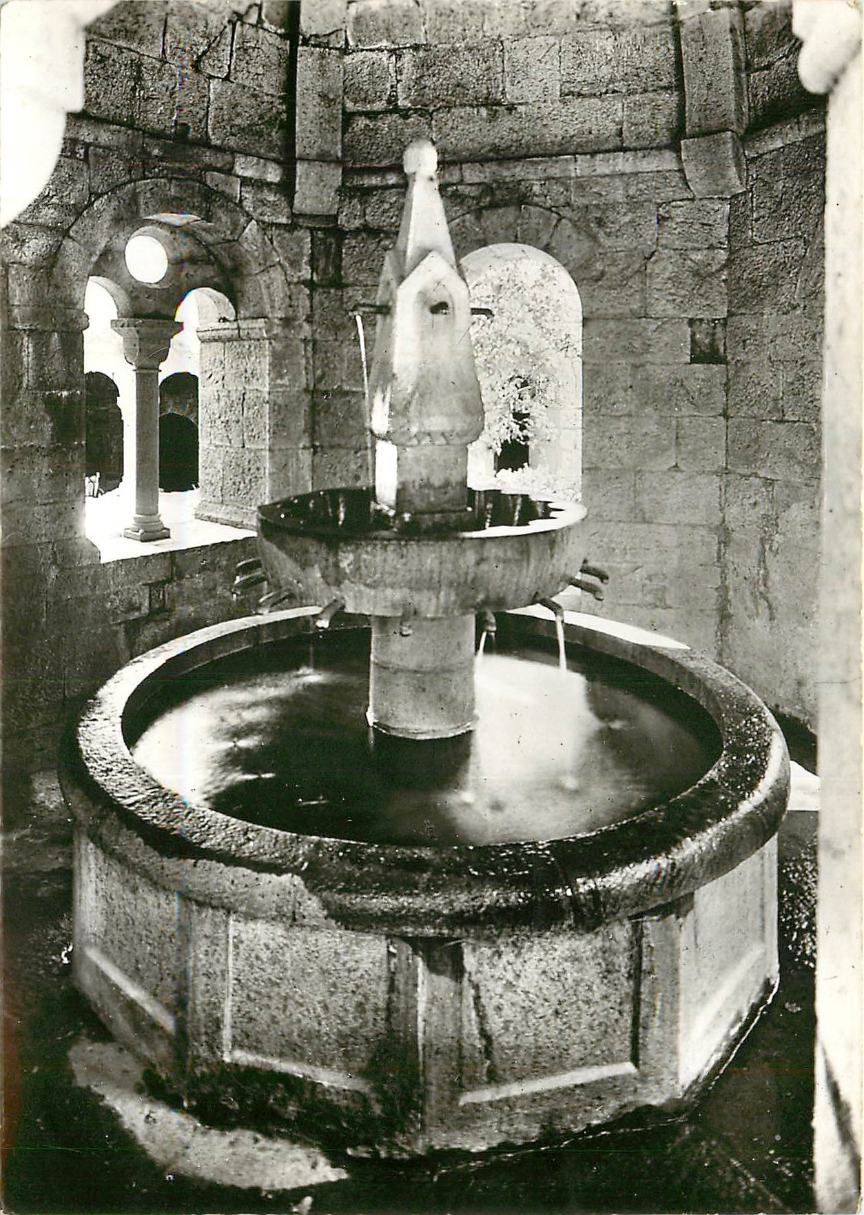 CPSM Le Thoronet (Var) L'Abbaye (1160 1175) Le Lavabo