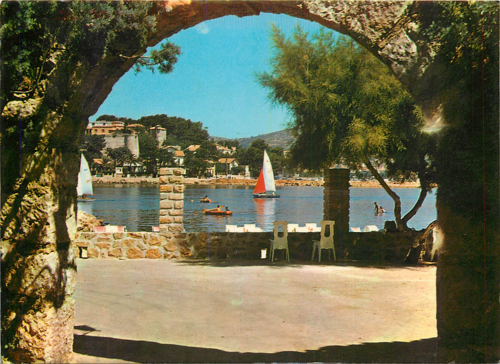 CPSM Ile de Bendor (Var) France centre internationl de Tourisme dans les Baies du Soleil vue sur Ban