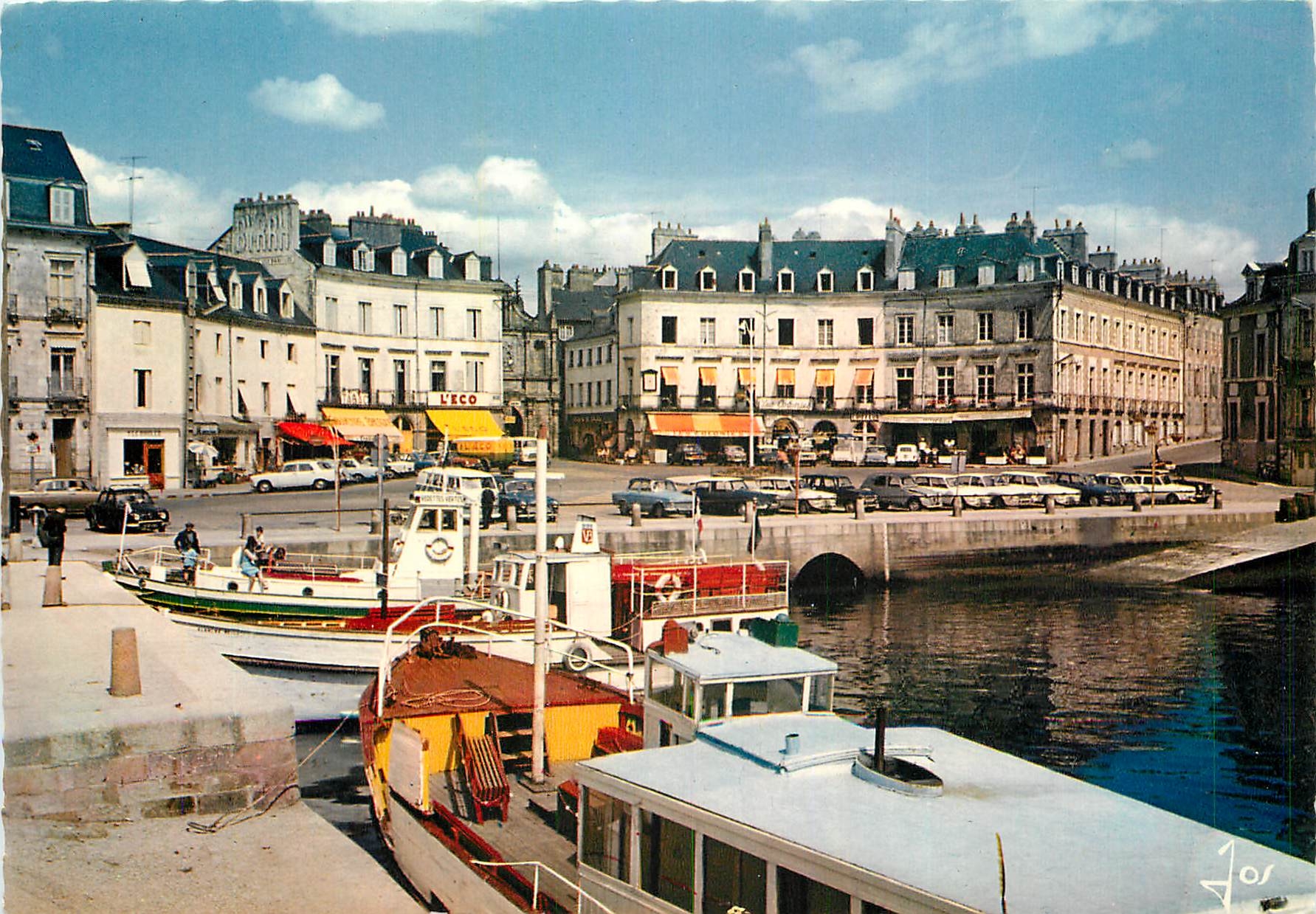 CPSM La Bretagne en couelurs Vannes (Morbihan) Les Vedettes dans le port