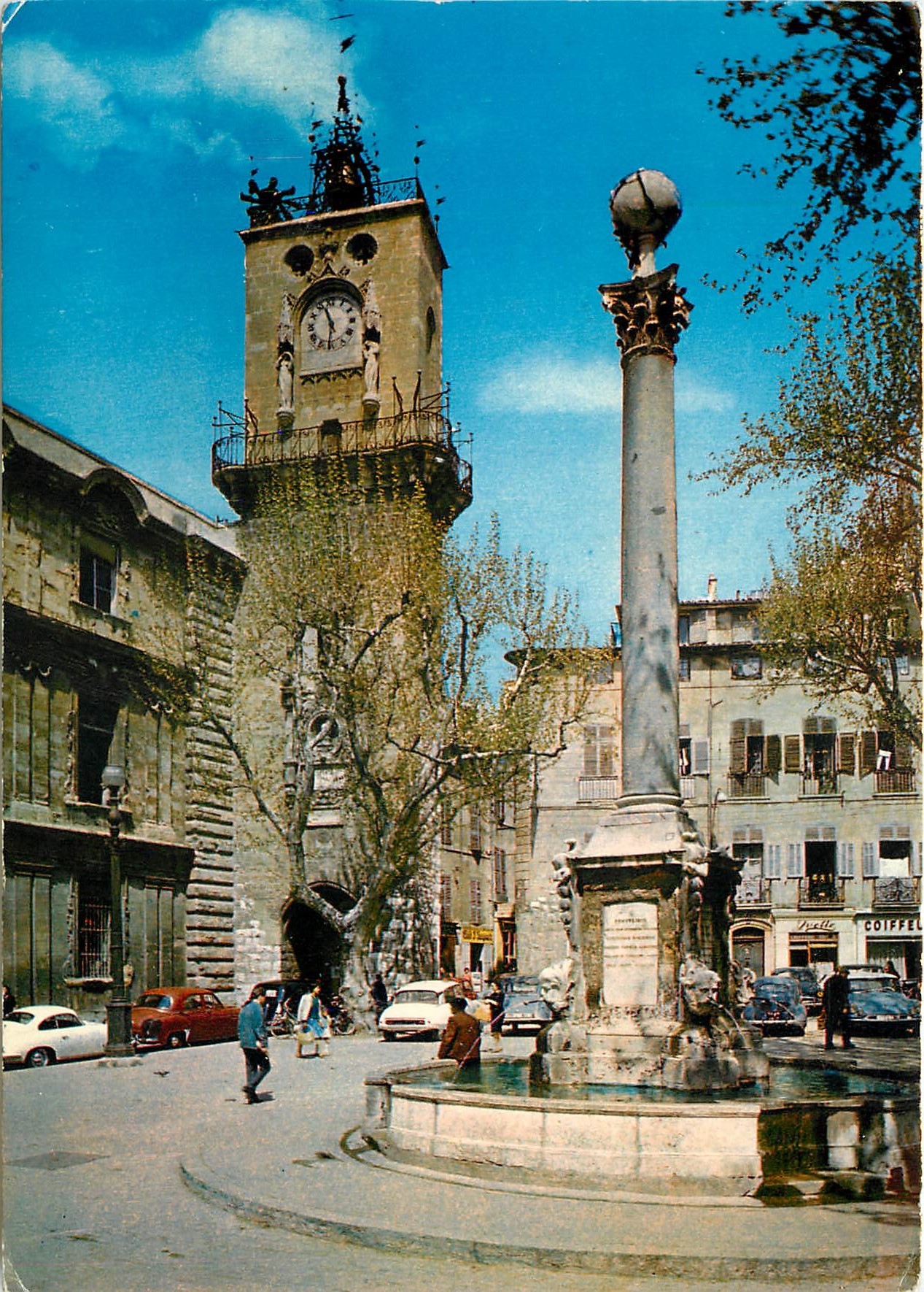 CPSM Aix en Provence Place de la Mairie la fontaine (XVIIIes) et le Beffroi (XVIe s)