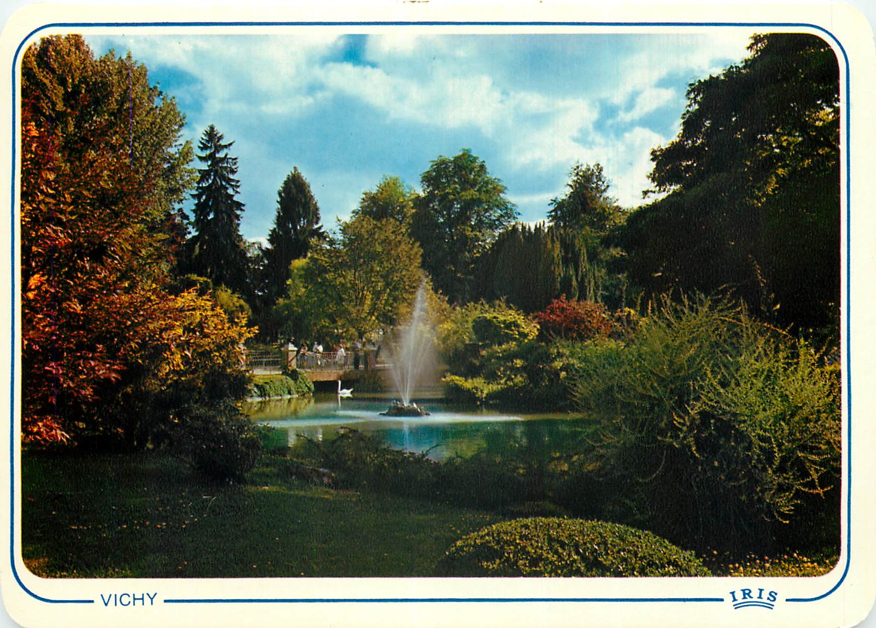 CPSM Vichy (Allier) Station ideale Sante Vacances Bassin des Cygnes dans les grands Parcs