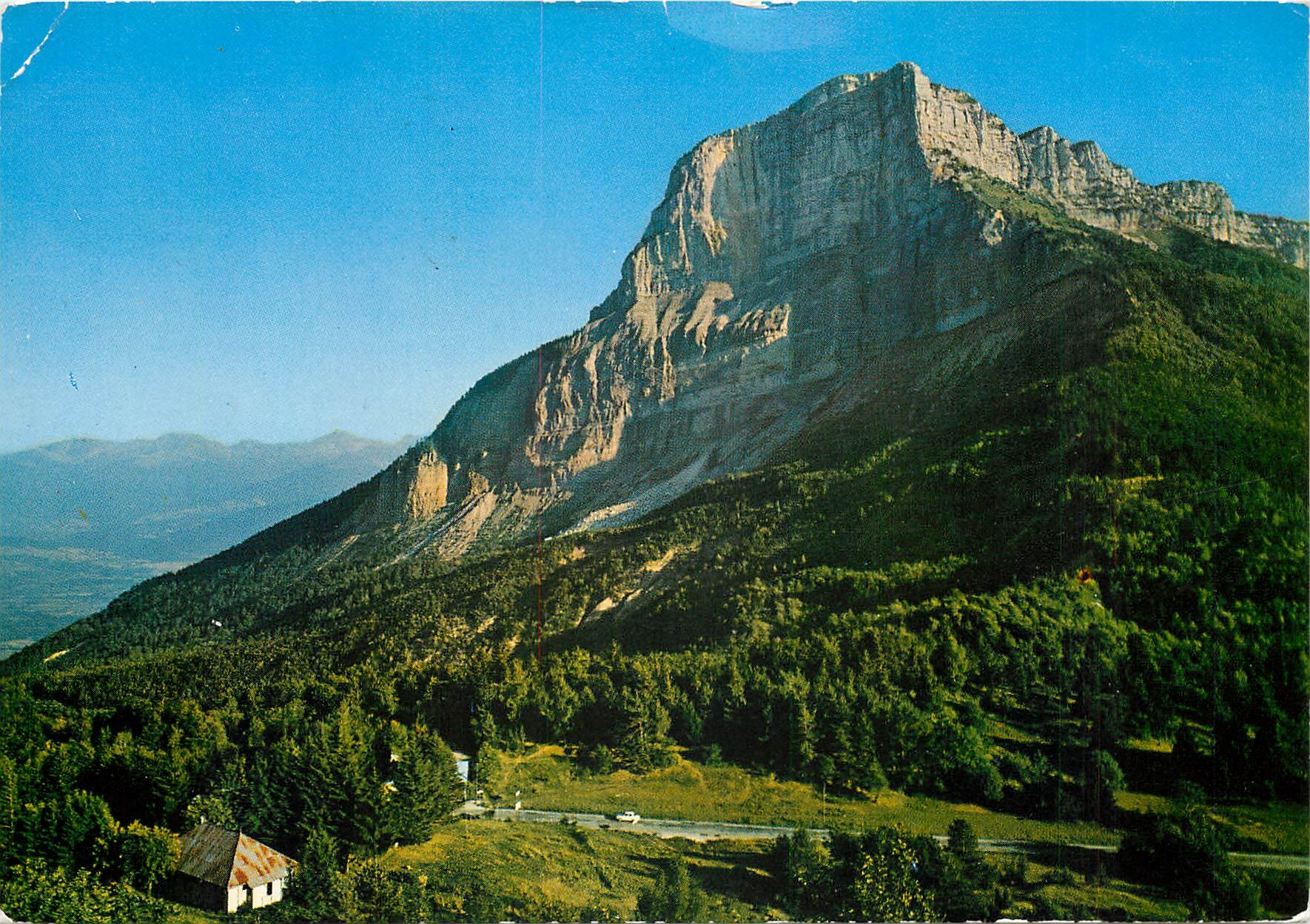 CPSM Le Mont Granier (1938 m) l'arrivee au Col et le Chalet Hotel