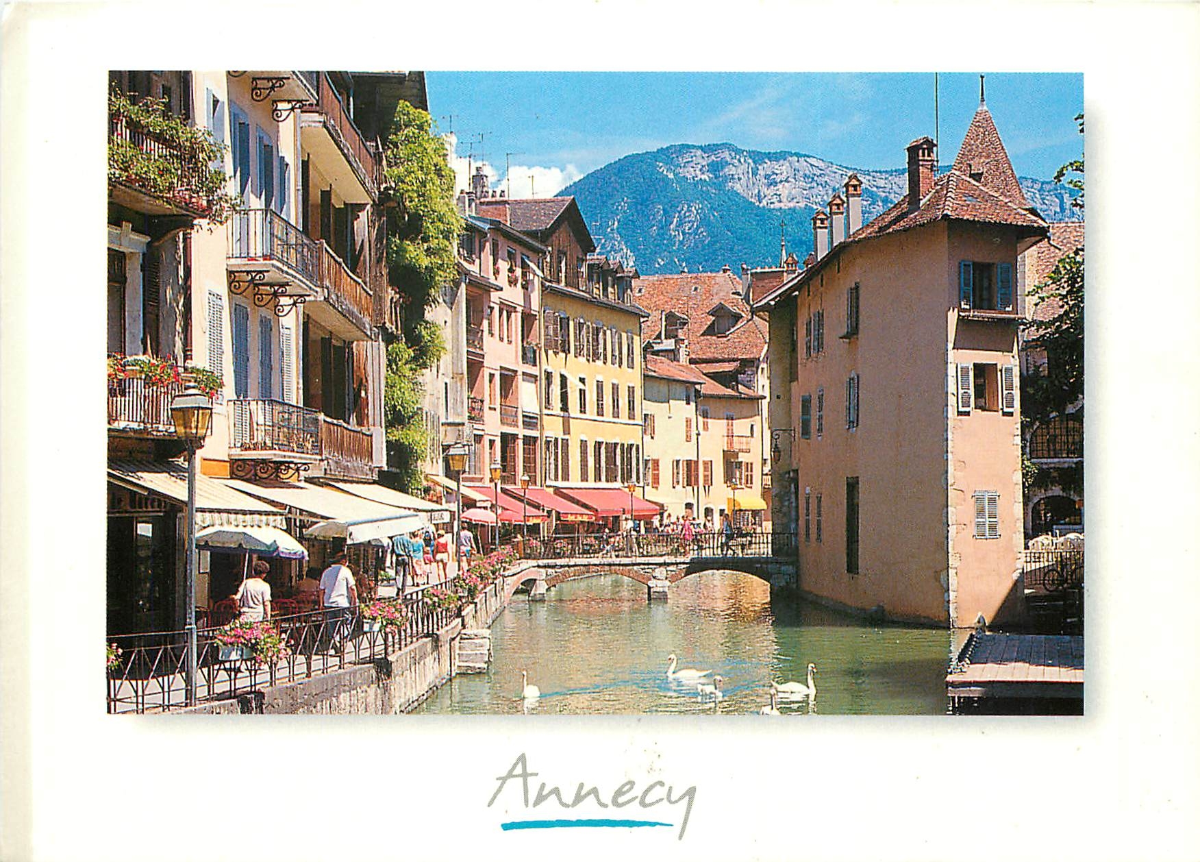 CPSM Annecy (Haute Savoie) Le vieille ville et le canal du Thiou