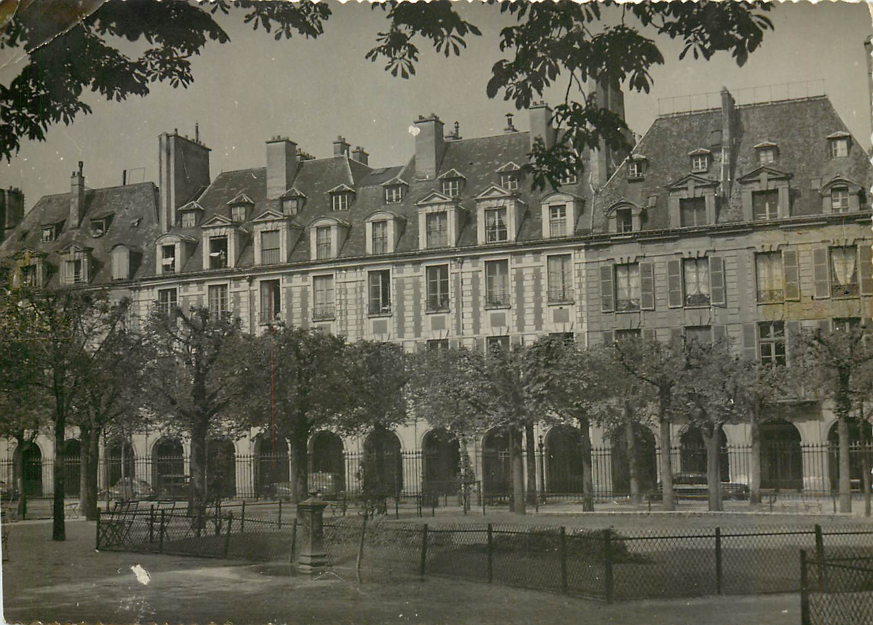 CPSM Paris la place des Vosges