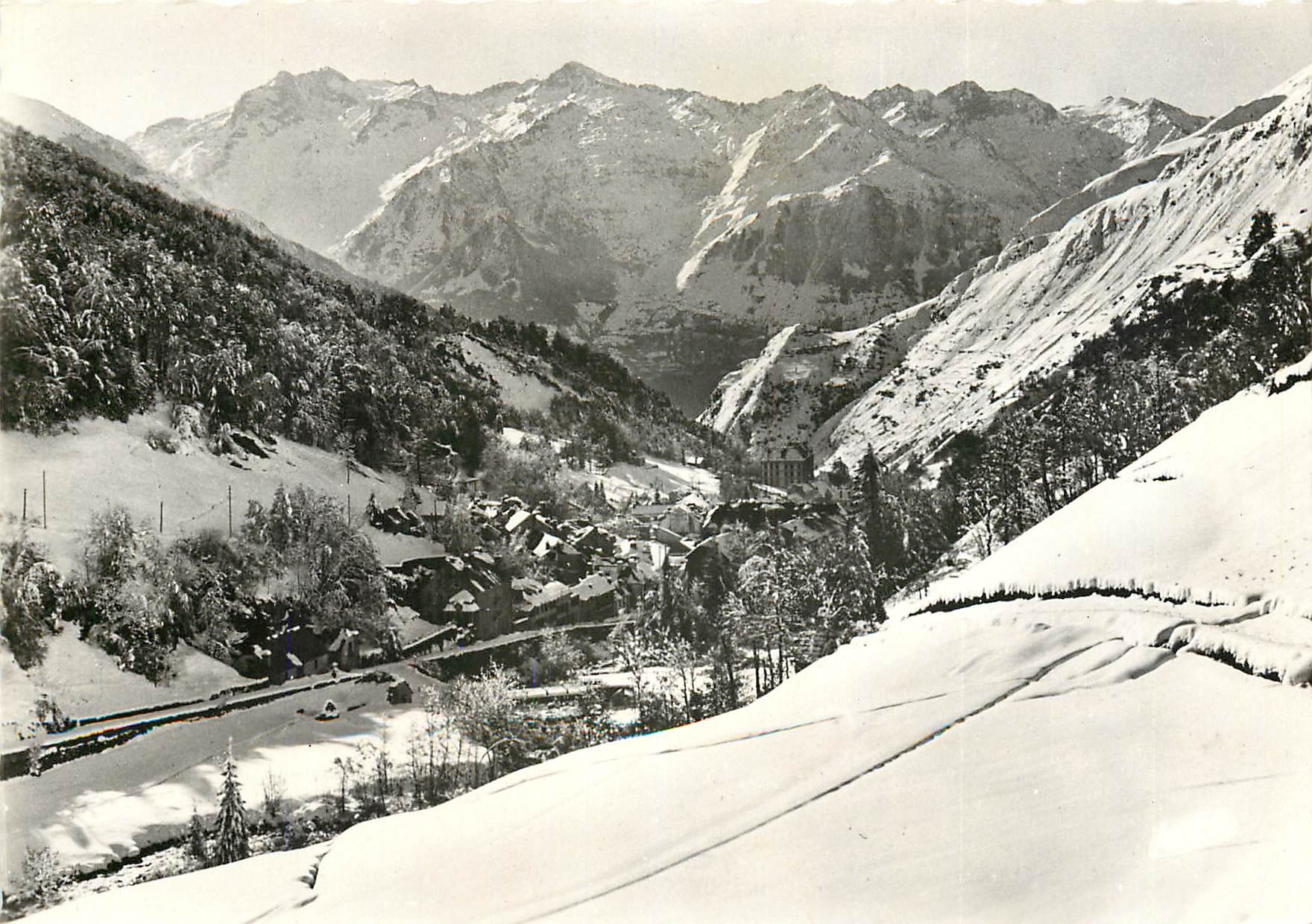 CPSM Bareges (1300 m) Bareges et le Pic d'Ardiden 2988 m vus du Telepherique