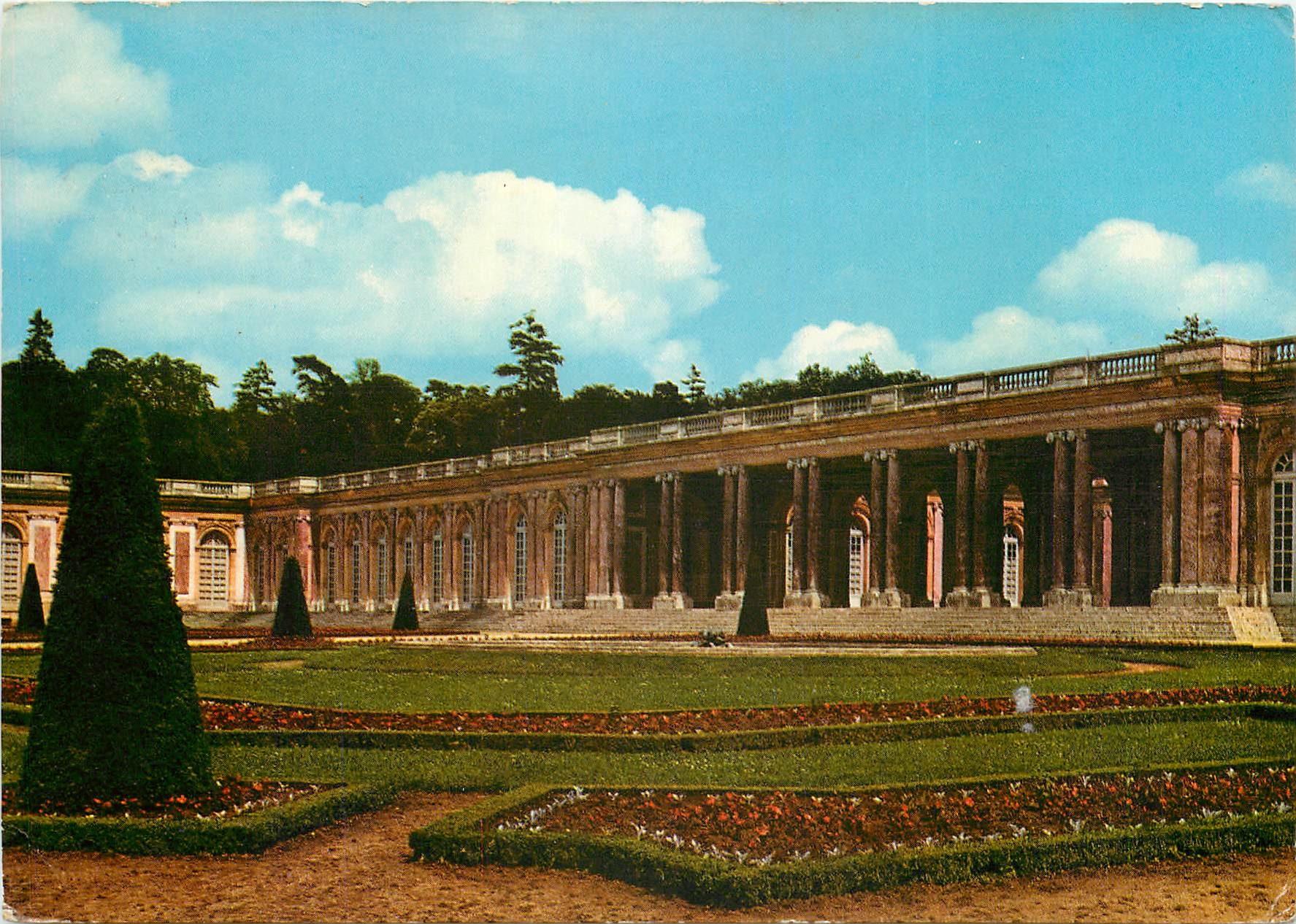 CPSM Le Chateau de Versailles Le Grand Trianon et son parterre