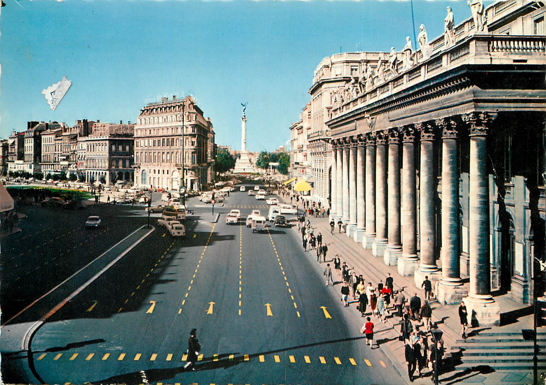 CPSM Bordeaux Place de la Comedie et Cours du XXX juiller la Colonnade du Grand Theatre
