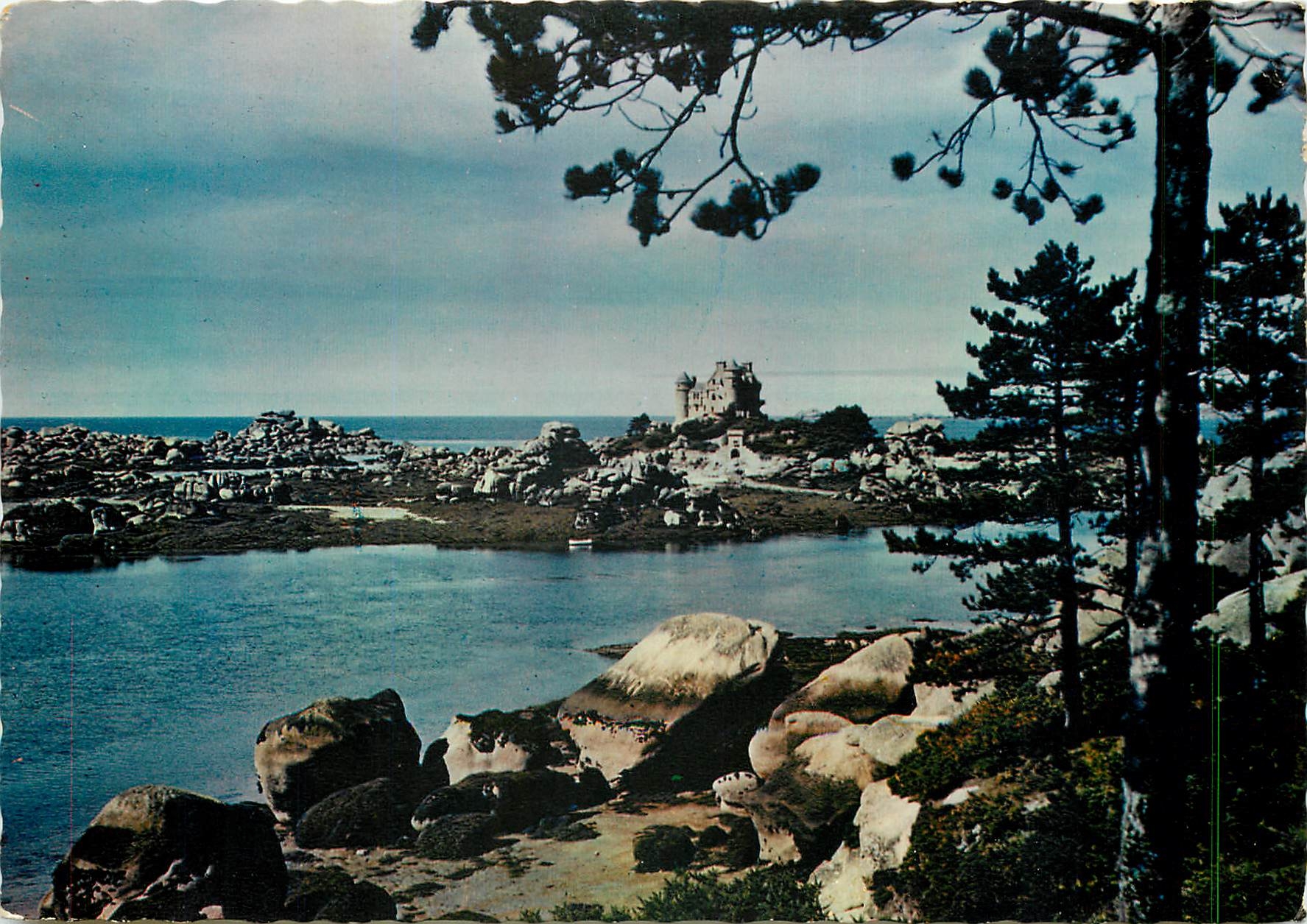 CPSM Tregastel Ploumanach (C du N) Majestueux sur son Ilot le chateau de Costaeres