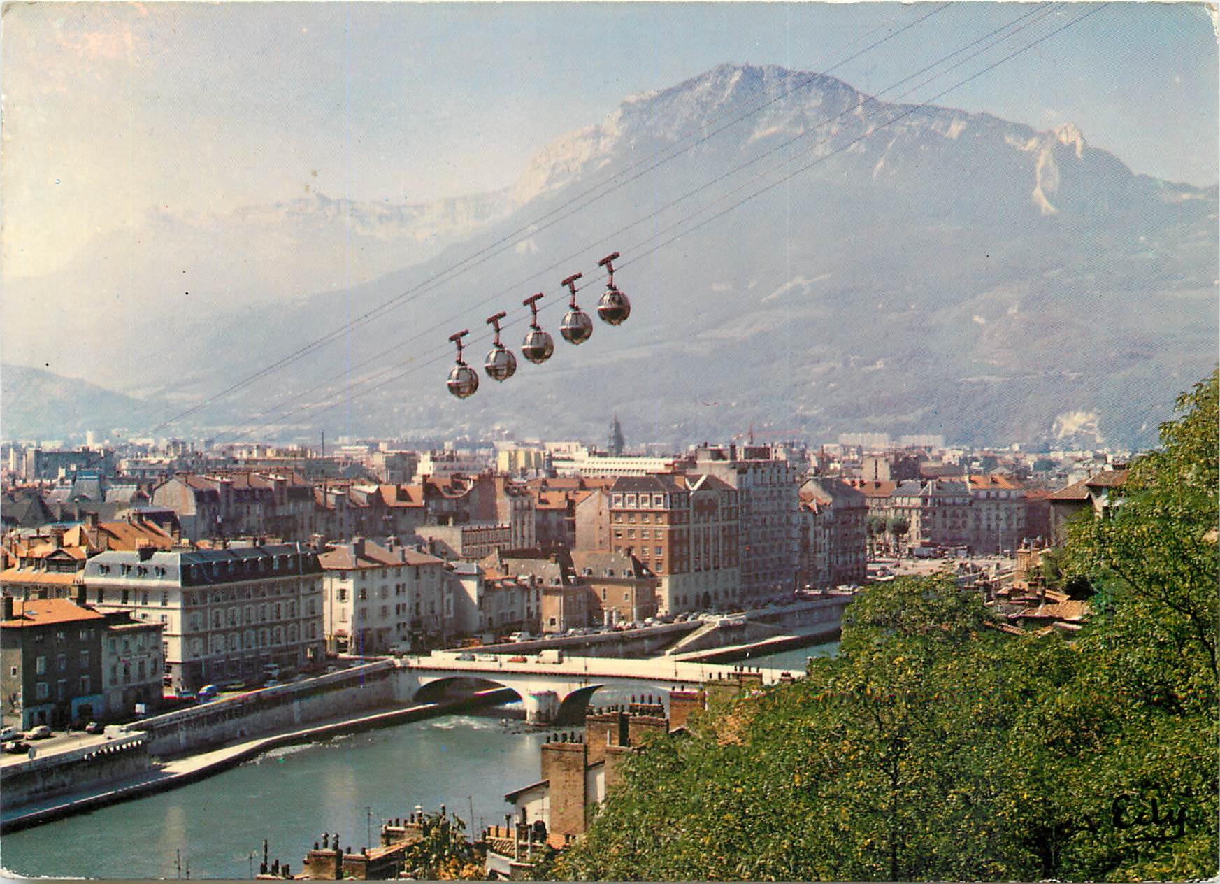 CPSM Grenoble (Isere) Les Quais au fond le Moucherotte