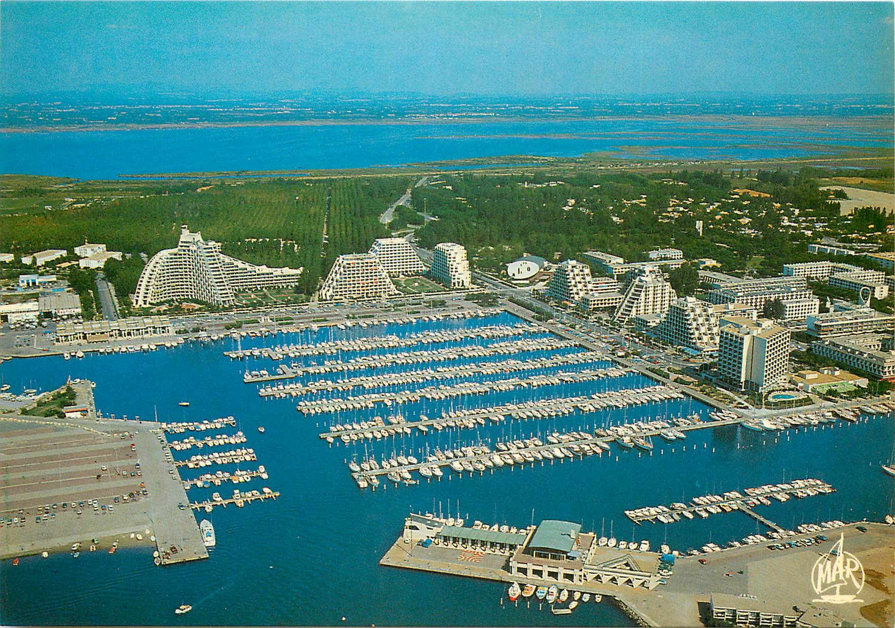CPSM Nice (Alpes Maritimes) Vue generale sur le Port et la Ville