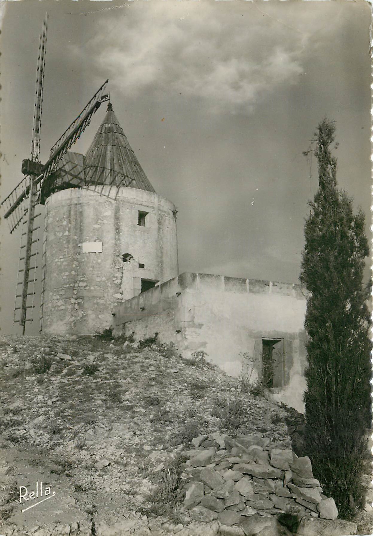 CPSM La Provence Fontvieille (B du R) Le Moulin de Daudet