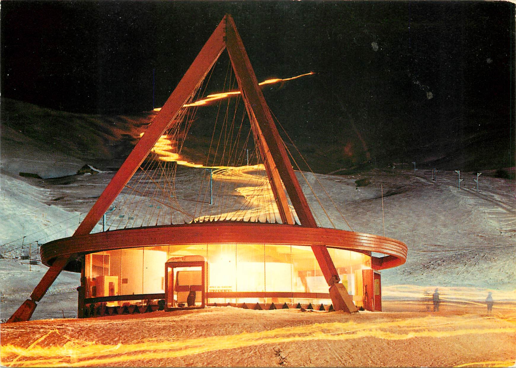 CPSM Le Corbier (Savoie) alt 1550 2450 m Le Tripode Descente aux Flambeaux