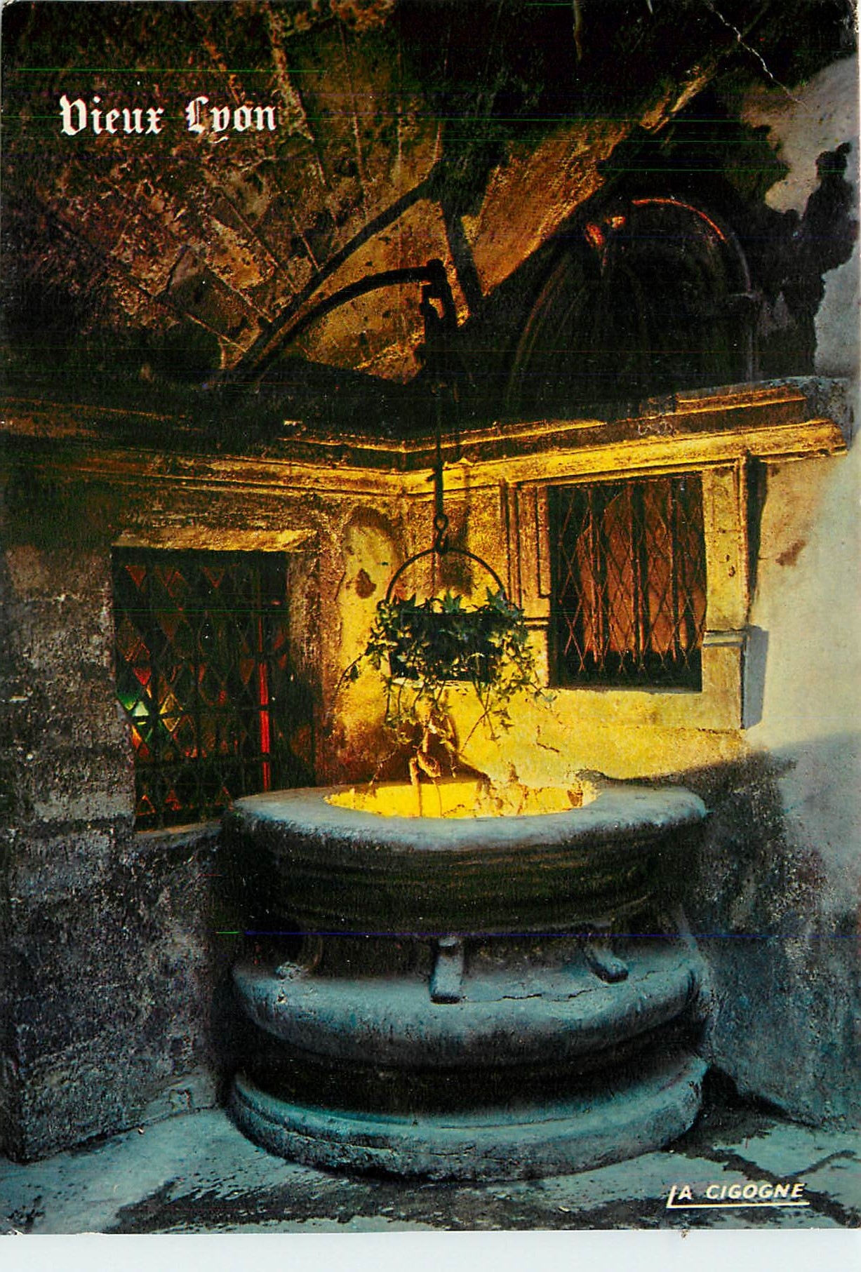CPSM Vieux Lyon le puits de la Maison des Bullioud