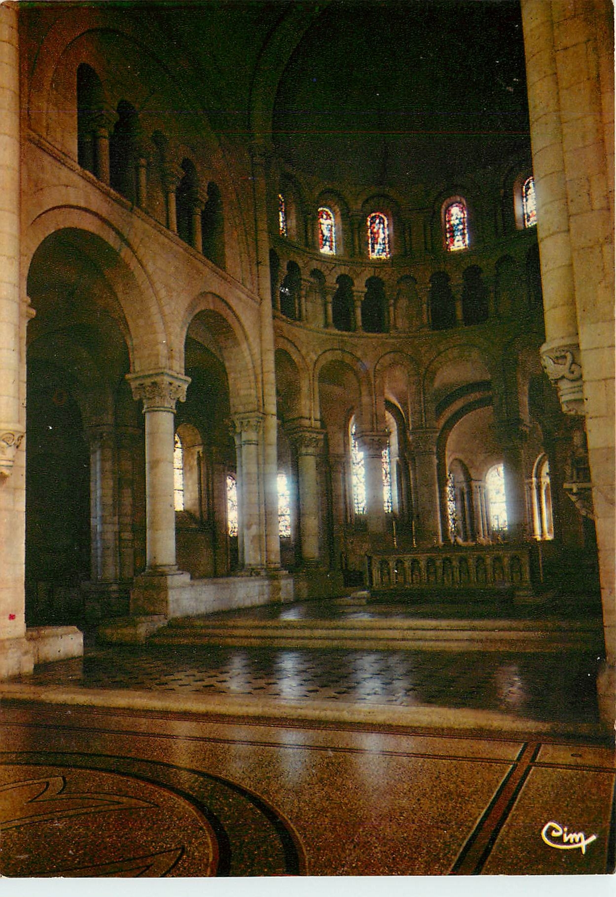 CPSM Fontgombault (Indre) Eglise Abbatiale (XIIe s) Le Sanctuaire