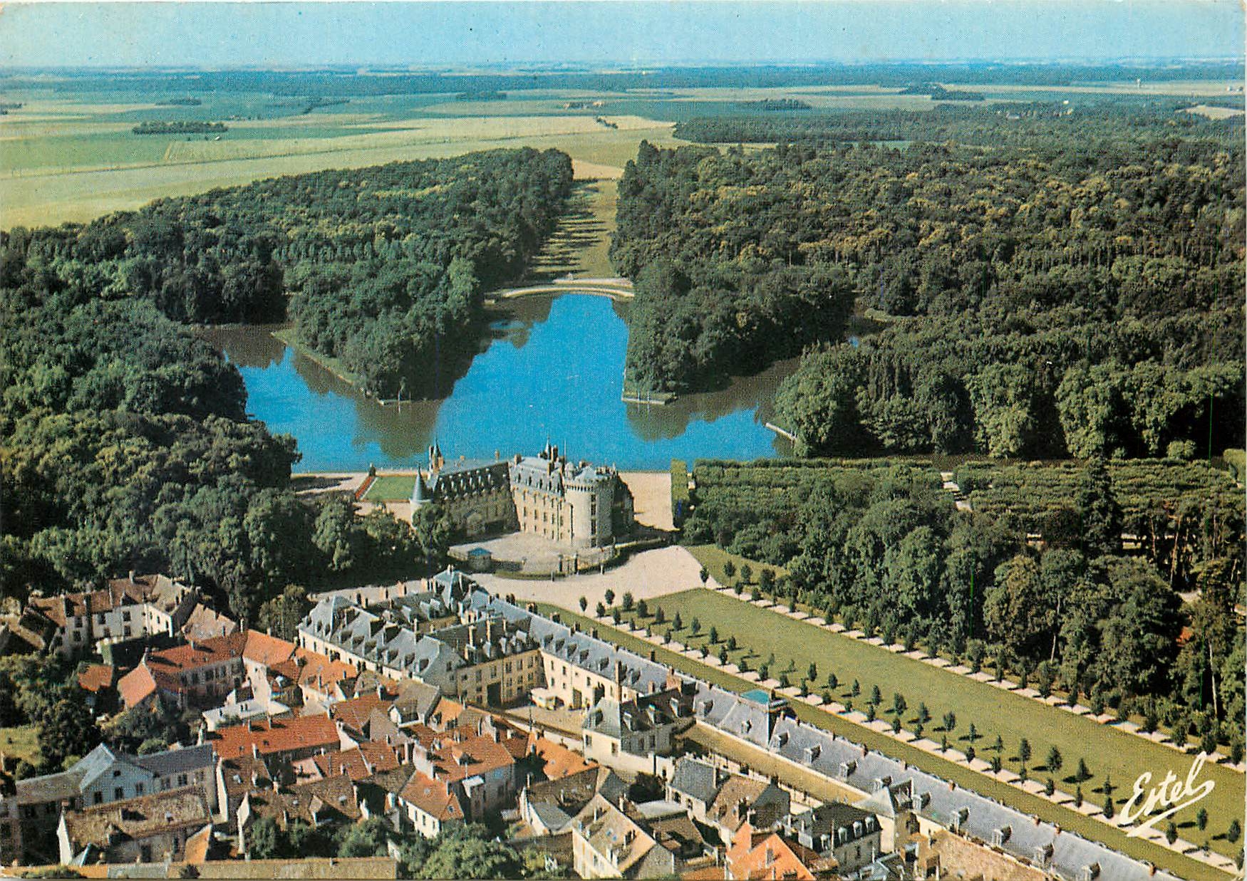 CPSM Rambouillet (Yvelines) Vue aerienne du chateau residence presidentielle et du jardin d'eau