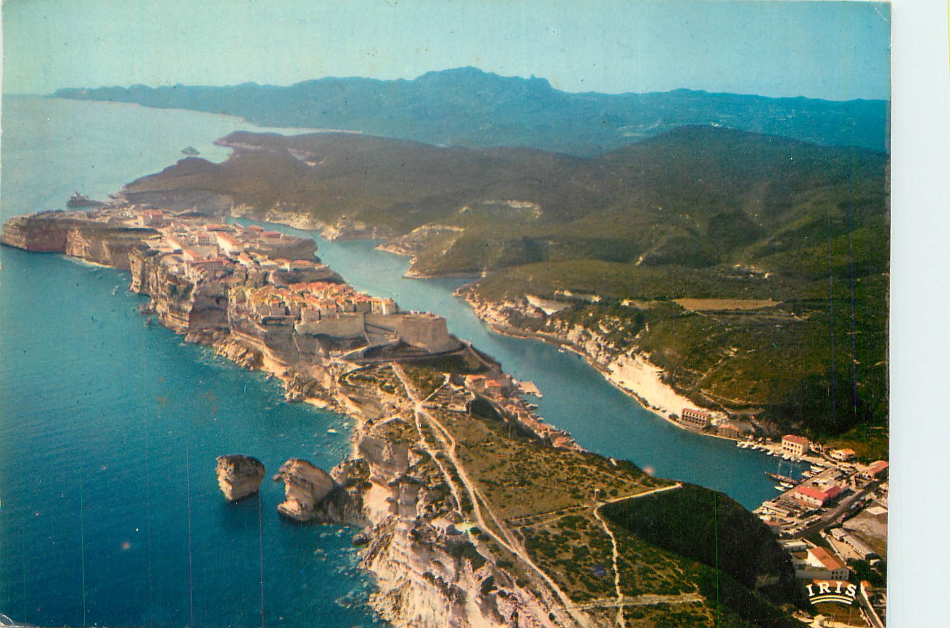 CPSM Bonifacio (Corse) Vue generale de la Ville sur les falaise