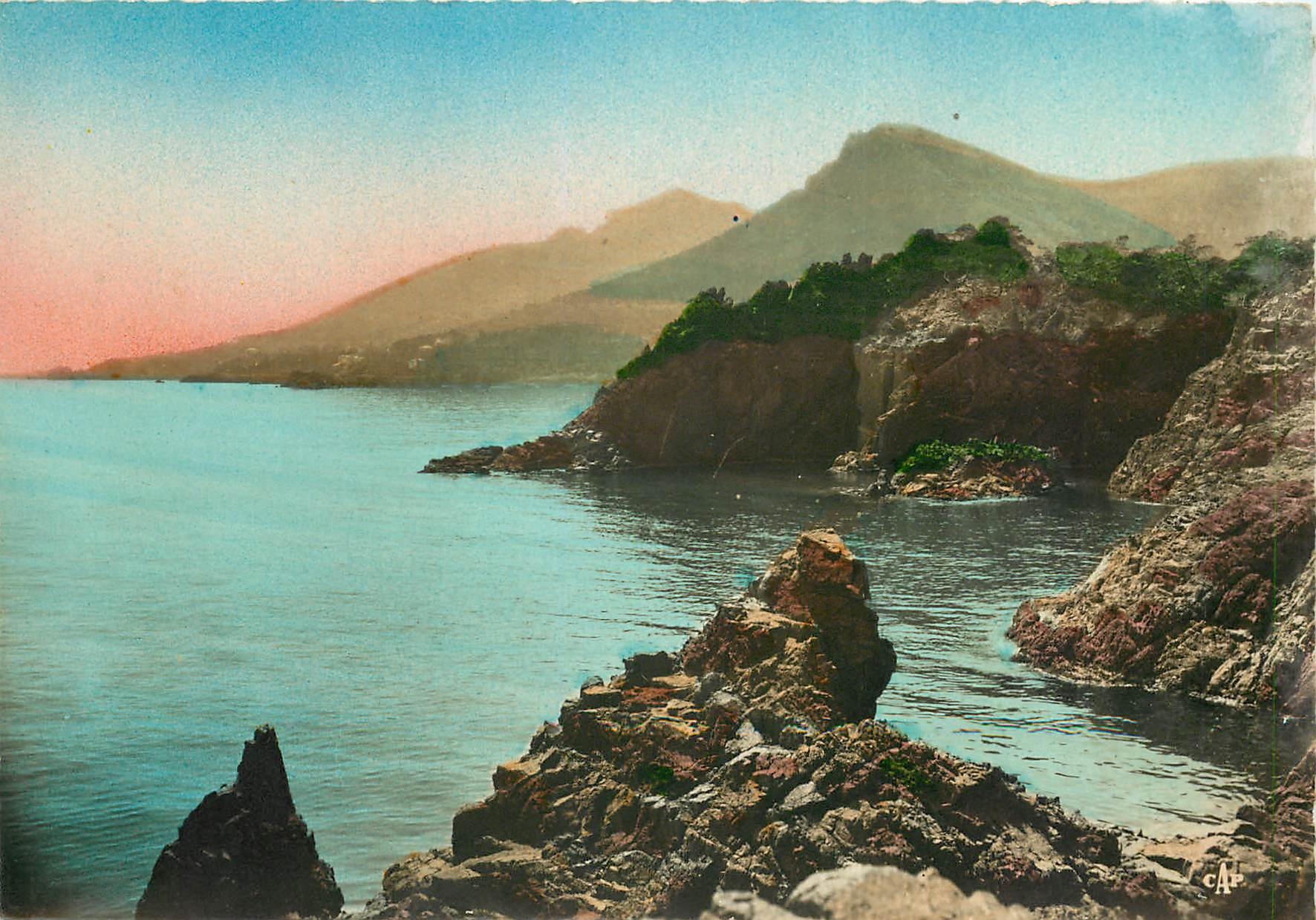 CPSM Le Trayas Bords de mer Vue sur le Pic d'Aurelle