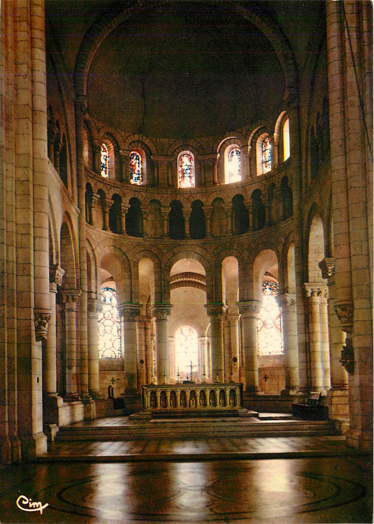 CPSM Fontgombault (Indre) Eglise Abbatiale (XIIe s) Le Sanctuaire