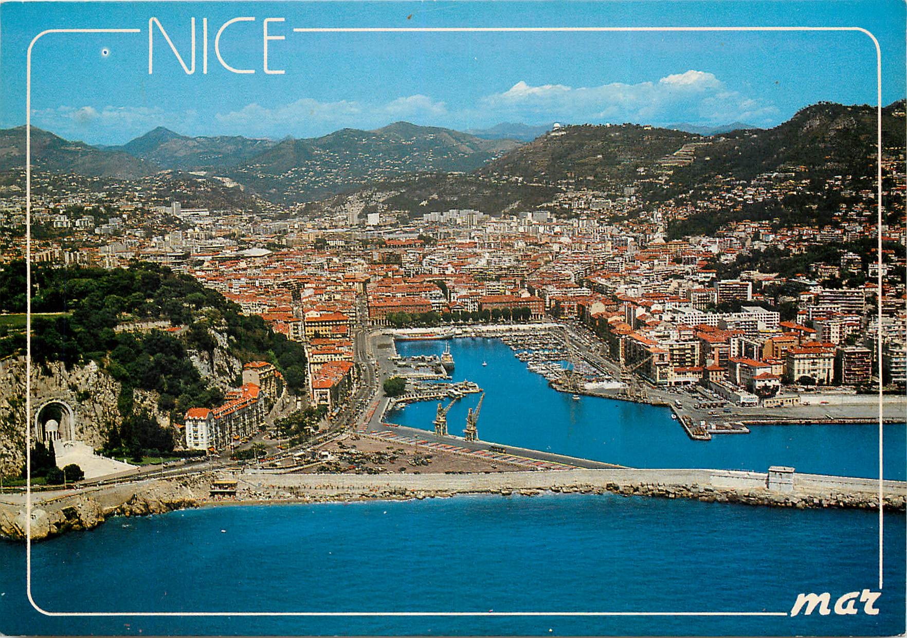 CPSM La Cote d'Azur nice Le Monument auc Morts et le Port vue aerienne