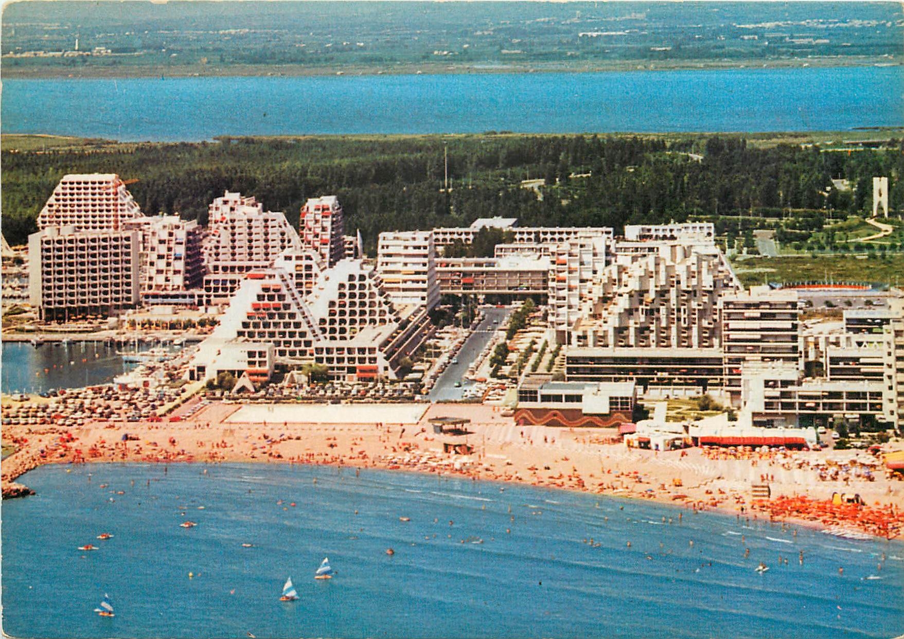 CPSM Le Grand Motte Ville de l'An 2000 Vue aerienne